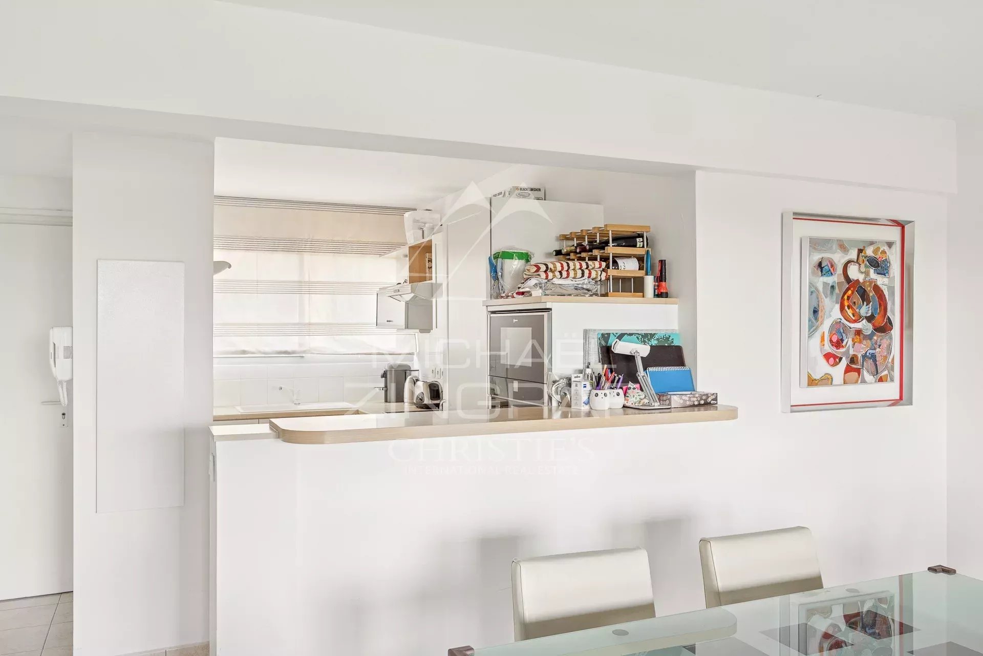 Elegant 3-Room Apartment on a High Floor in the Heart of Cap d’Antibes