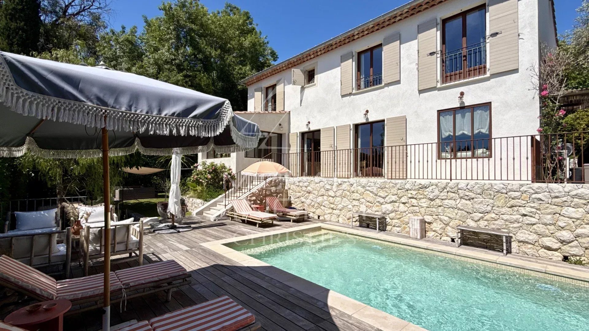Villa récente au calme à Saint-Paul-de-Vence