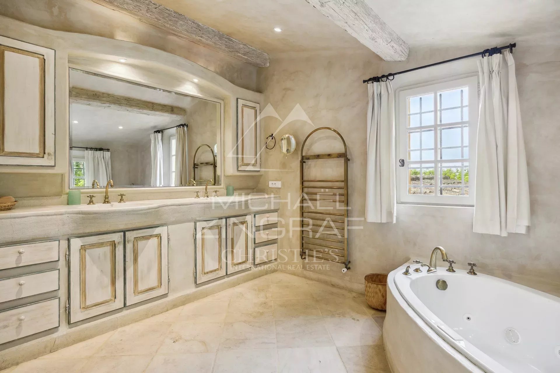 Superb 13-Room Bastide with Panoramic Views