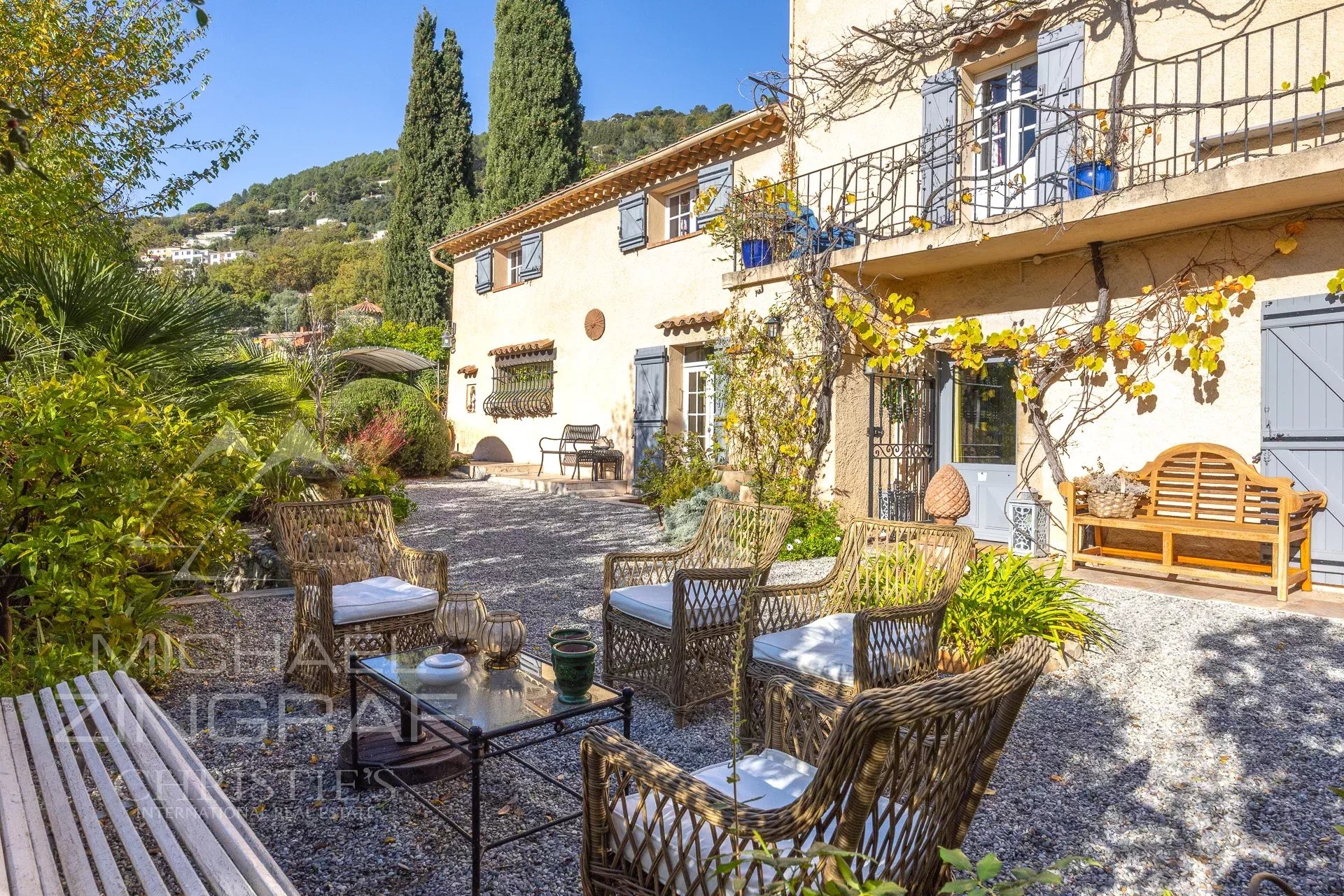 Elegant 18th-Century Farmhouse with Sea-View  & Pool near Village