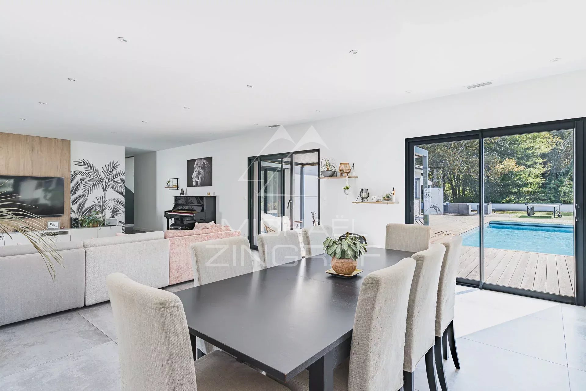 Villa et maison d’amis sur 2 300 m² de terrain