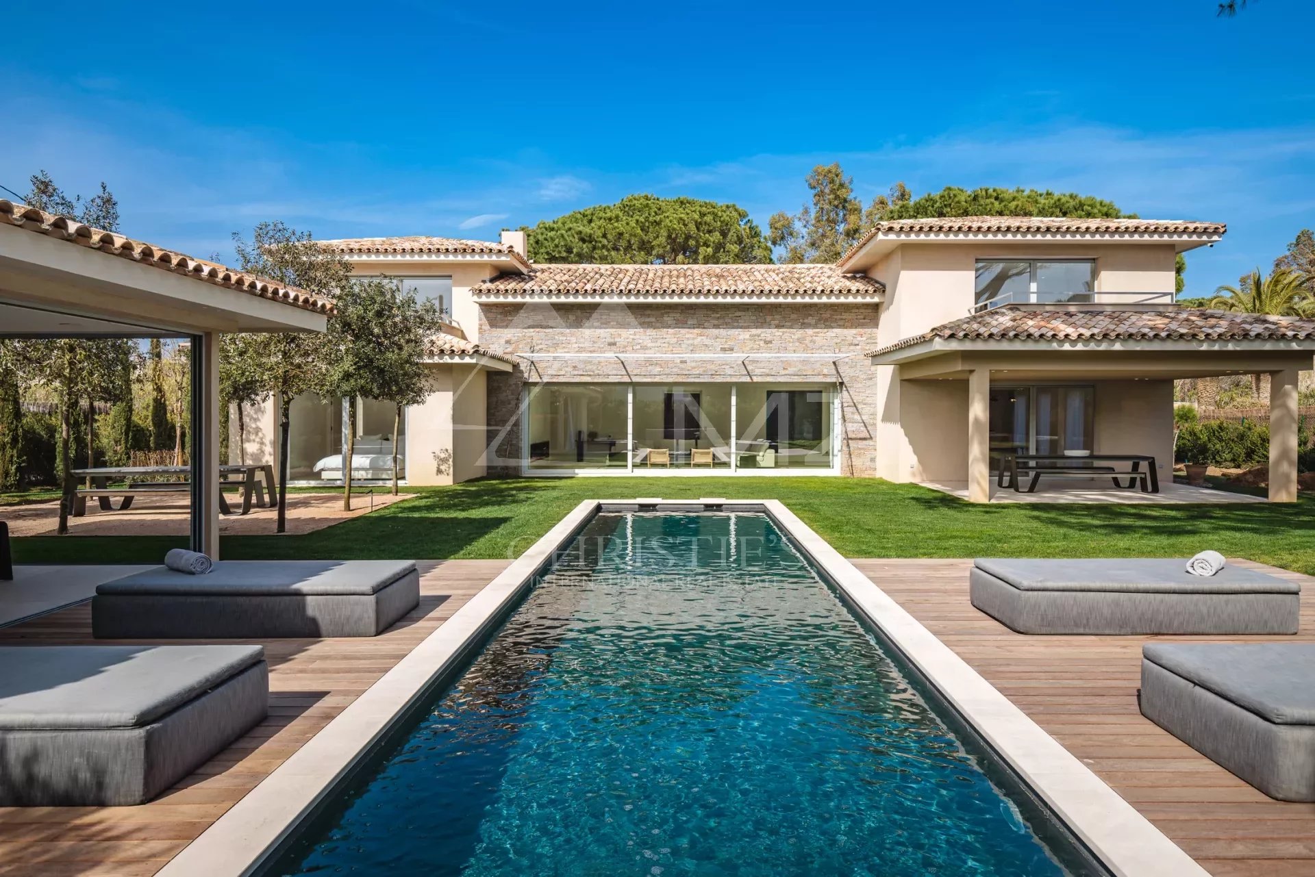 Magnifique villa neuve provençale/contemporaine à Saint-Tropez
