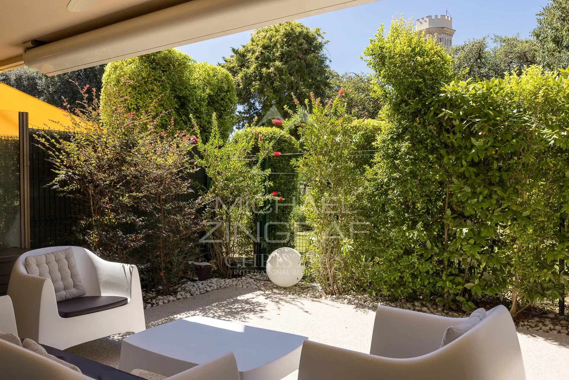 EXKLUSIV – Außergewöhnliche Immobilie am Eingang zum Cap d’Antibes – Résidence Château de la Pinède