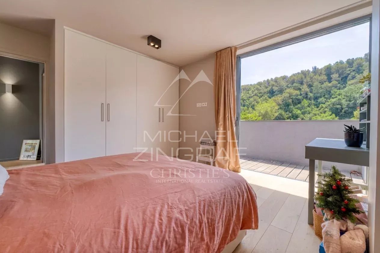 Valbonne – Moderne Villa inmitten einer grünen Oase
