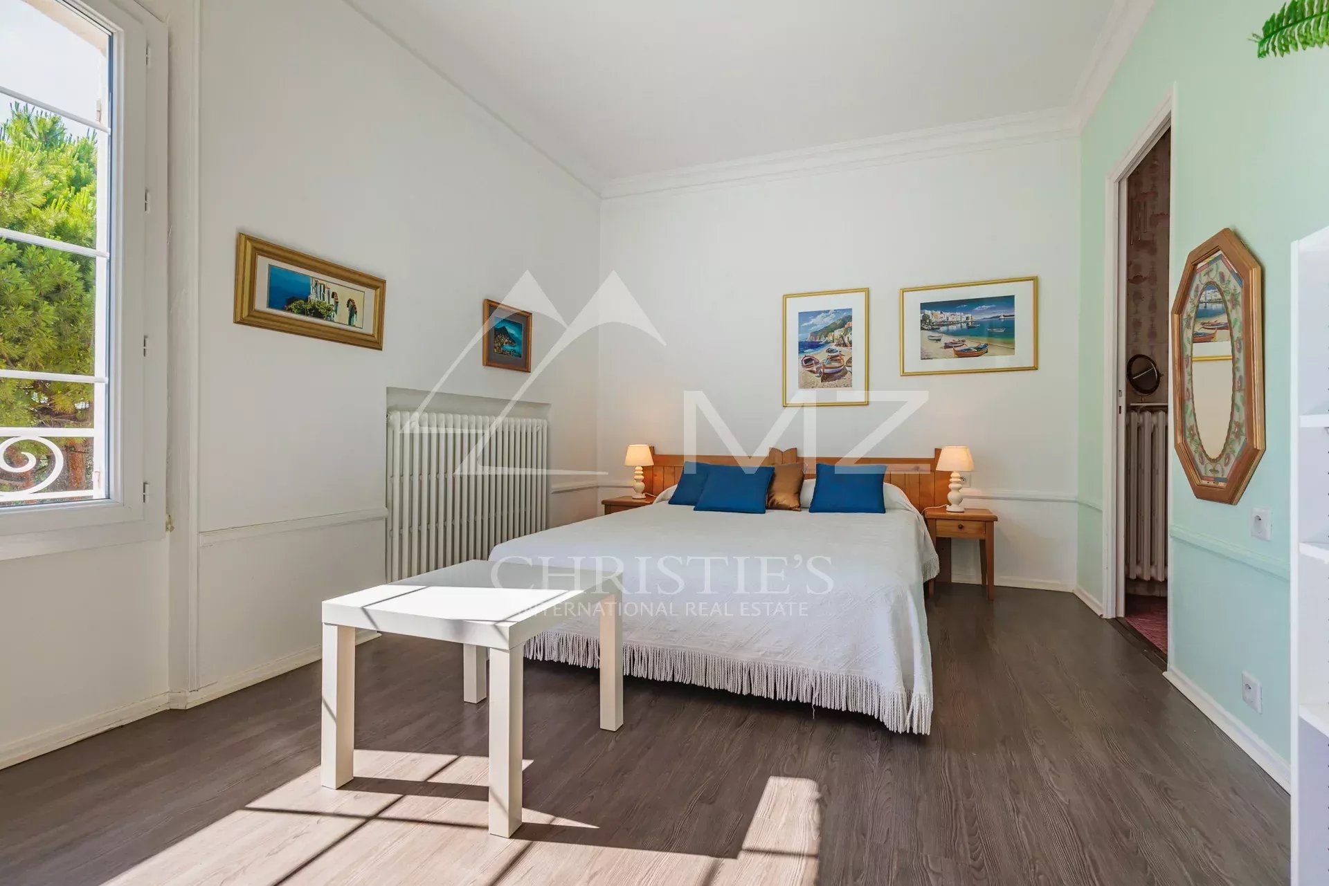 Belle demeure sur 2.5 ha avec vue panoramique et piscine