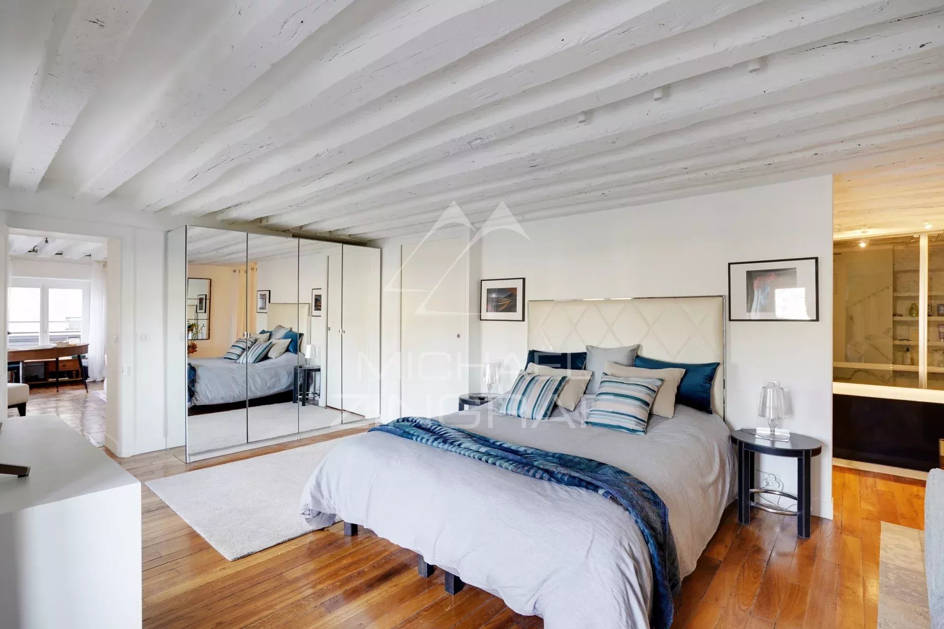 A vendre - Quai Voltaire - 2 suites - Parfait état - Vue Scène