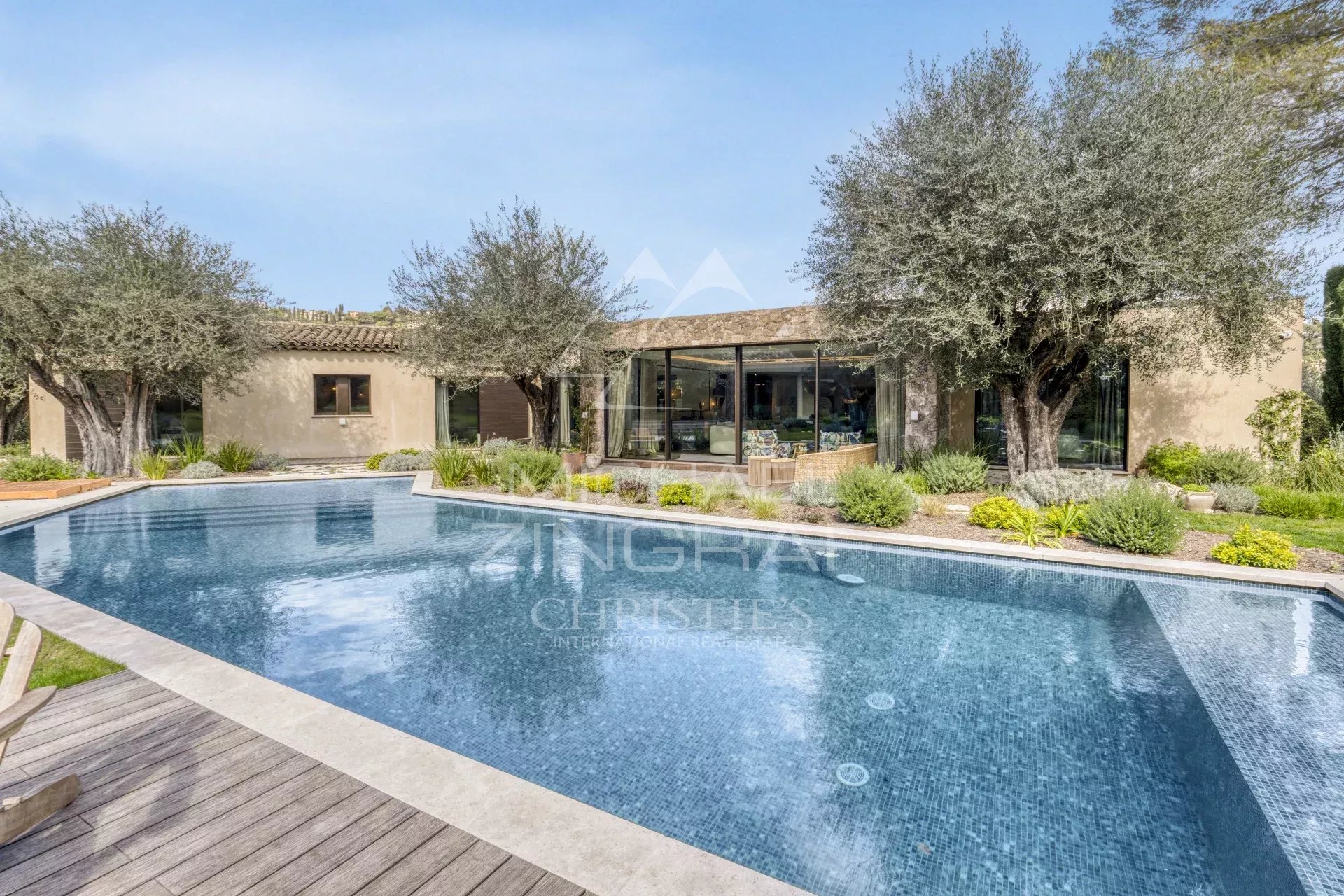 In der Nähe von Cannes – Hervorragende Villa mit Charme und moderner Ausstattung – 5/6 Schlafzimmer