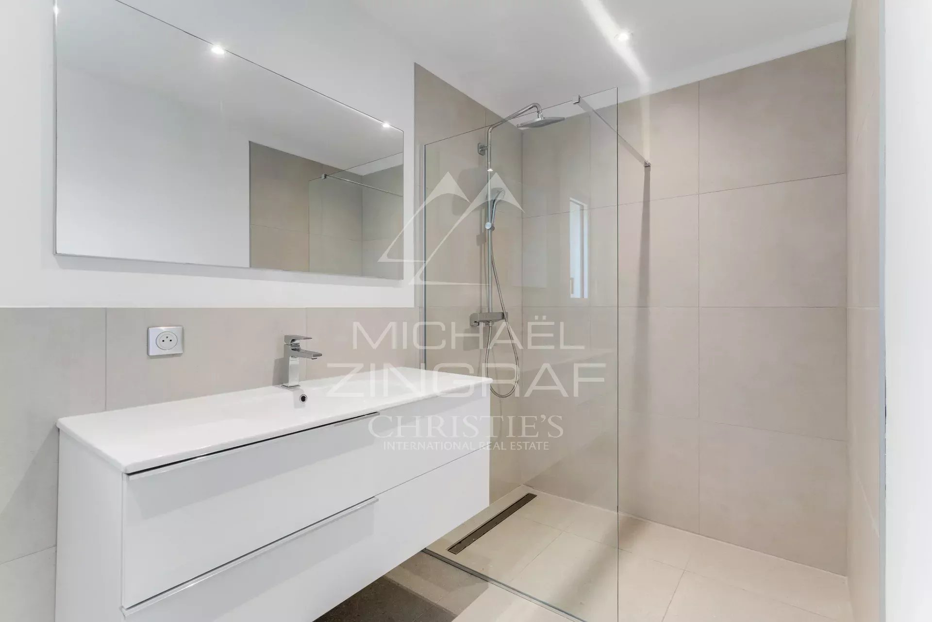 Élégante villa familiale à 5 minutes du port avec vue sur la mer