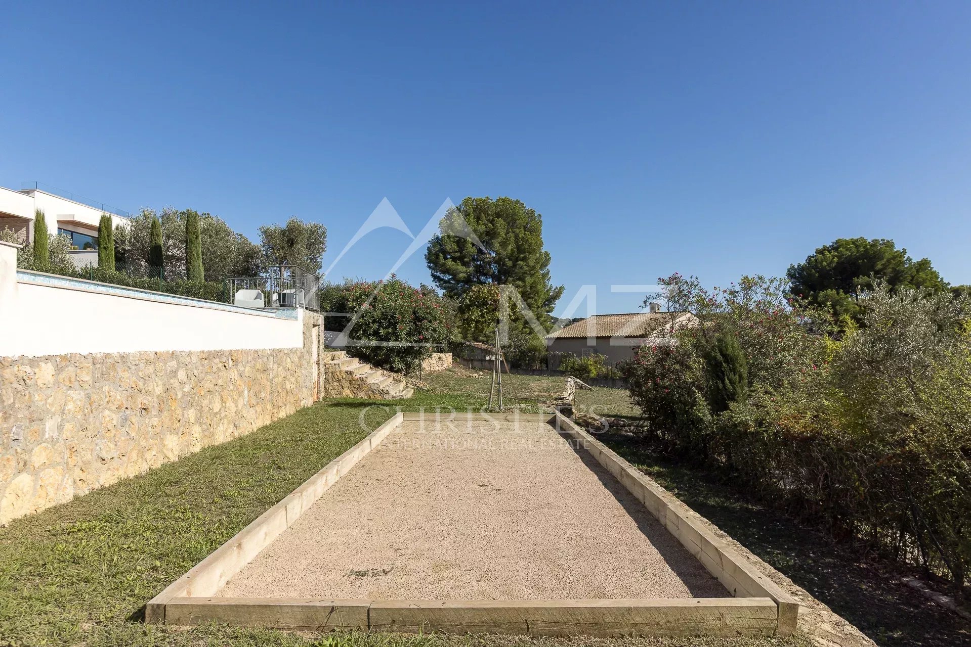 Villa contemporaine avec vue panoramique sur les collines et la mer