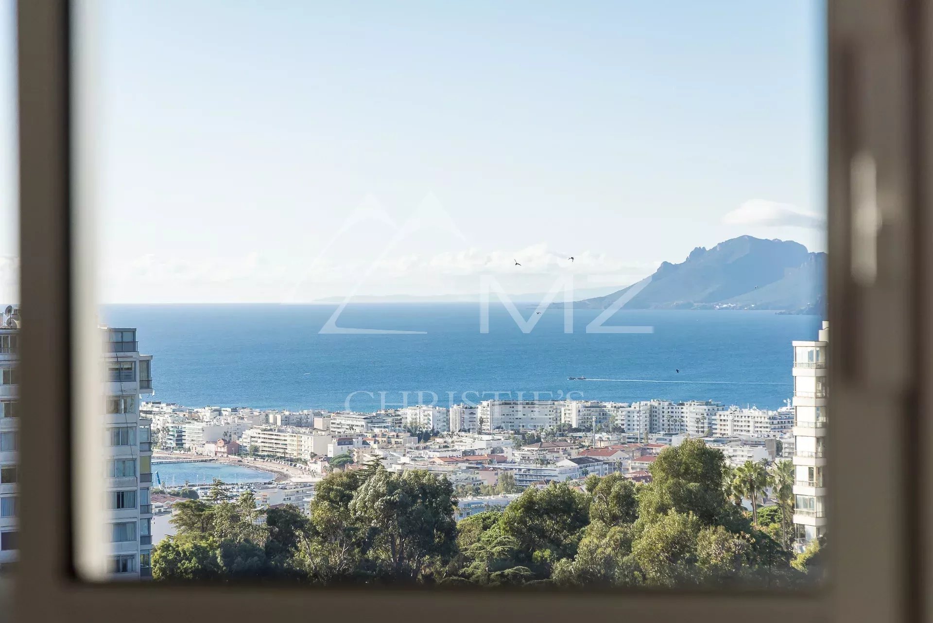 Hervorragende 4-Zimmer-Wohnung in einer prestigeträchtigen Residenz