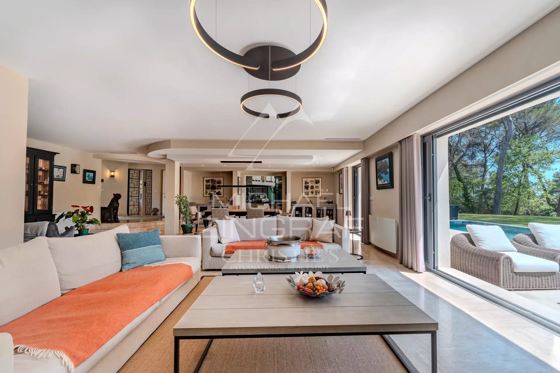 Mougins - Ruhige Lage, ebenerdige Villa - 5 Schlafzimmer