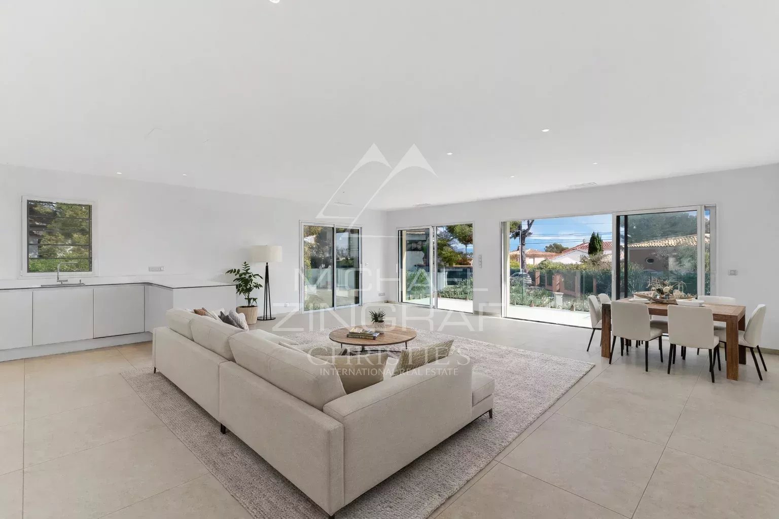 New Elegant house with sea view close to the port