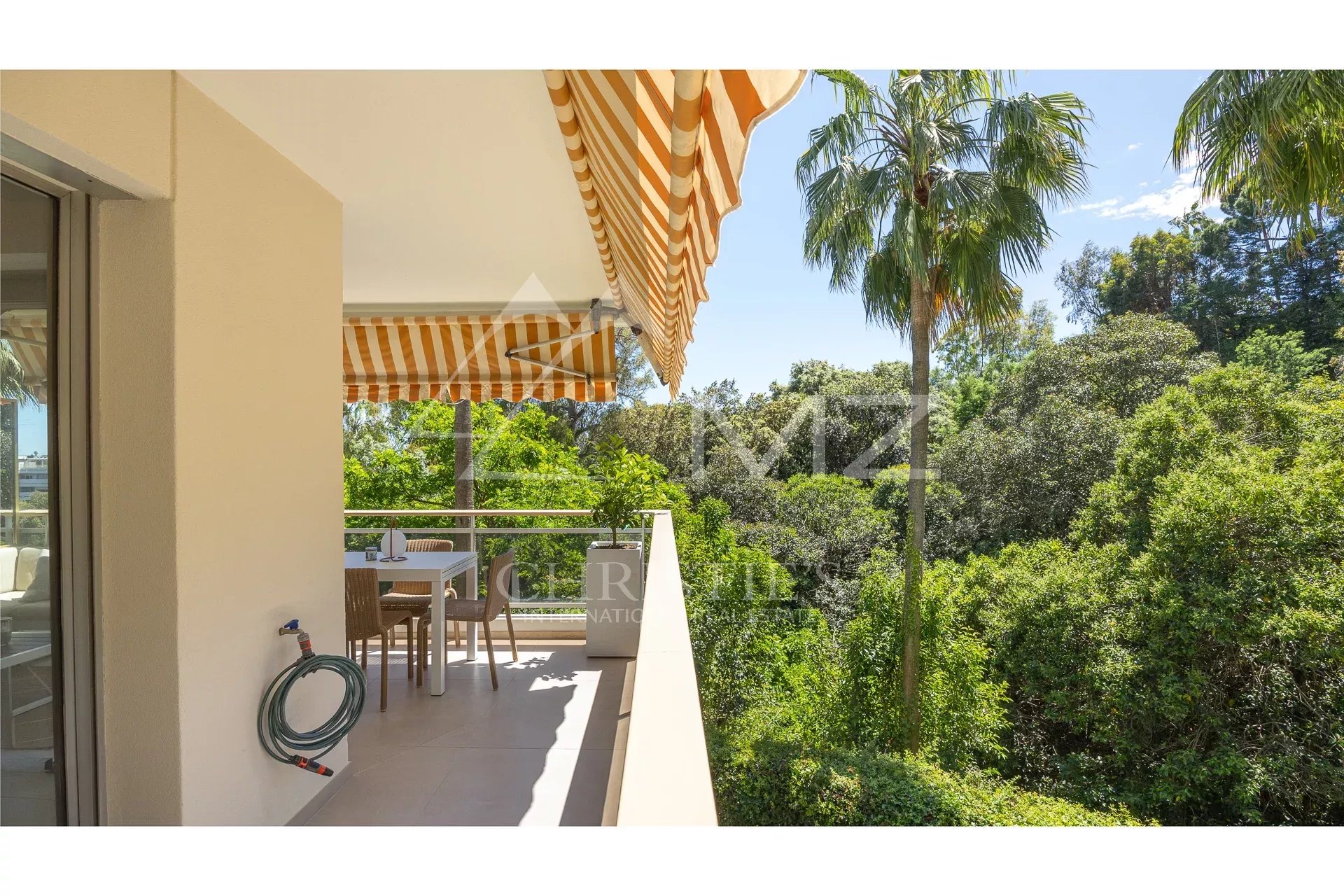 Superbe appartement contemporain dans résidence de standing