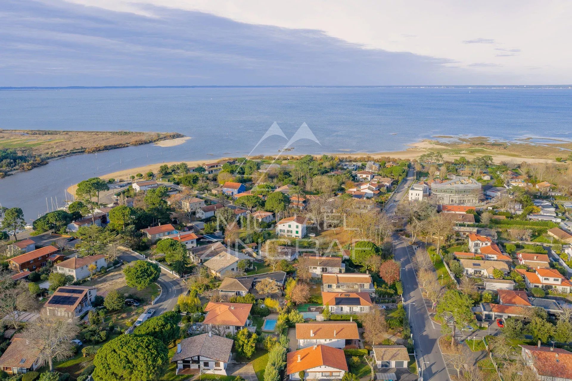 Maison contemporaine avec jardin et piscine au cœur de La Hume