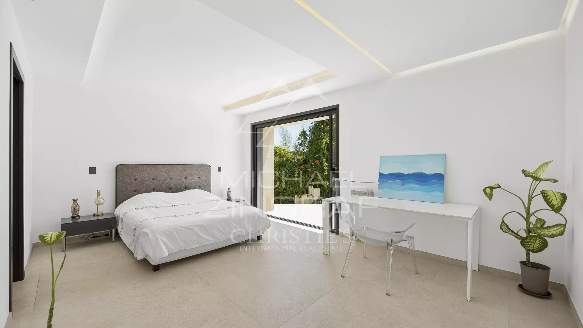 Valbonne - Elegant contemporary villa