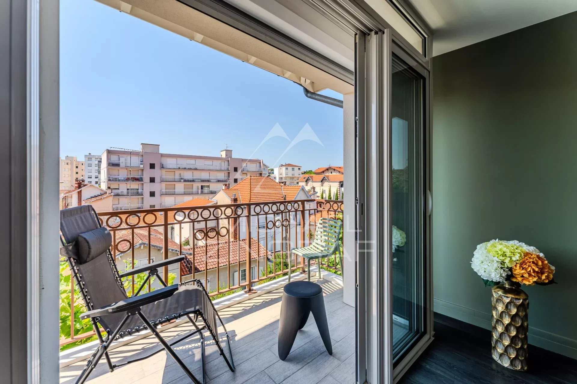 Arcachon center, apartment with basin glimpses, garage and private elevator