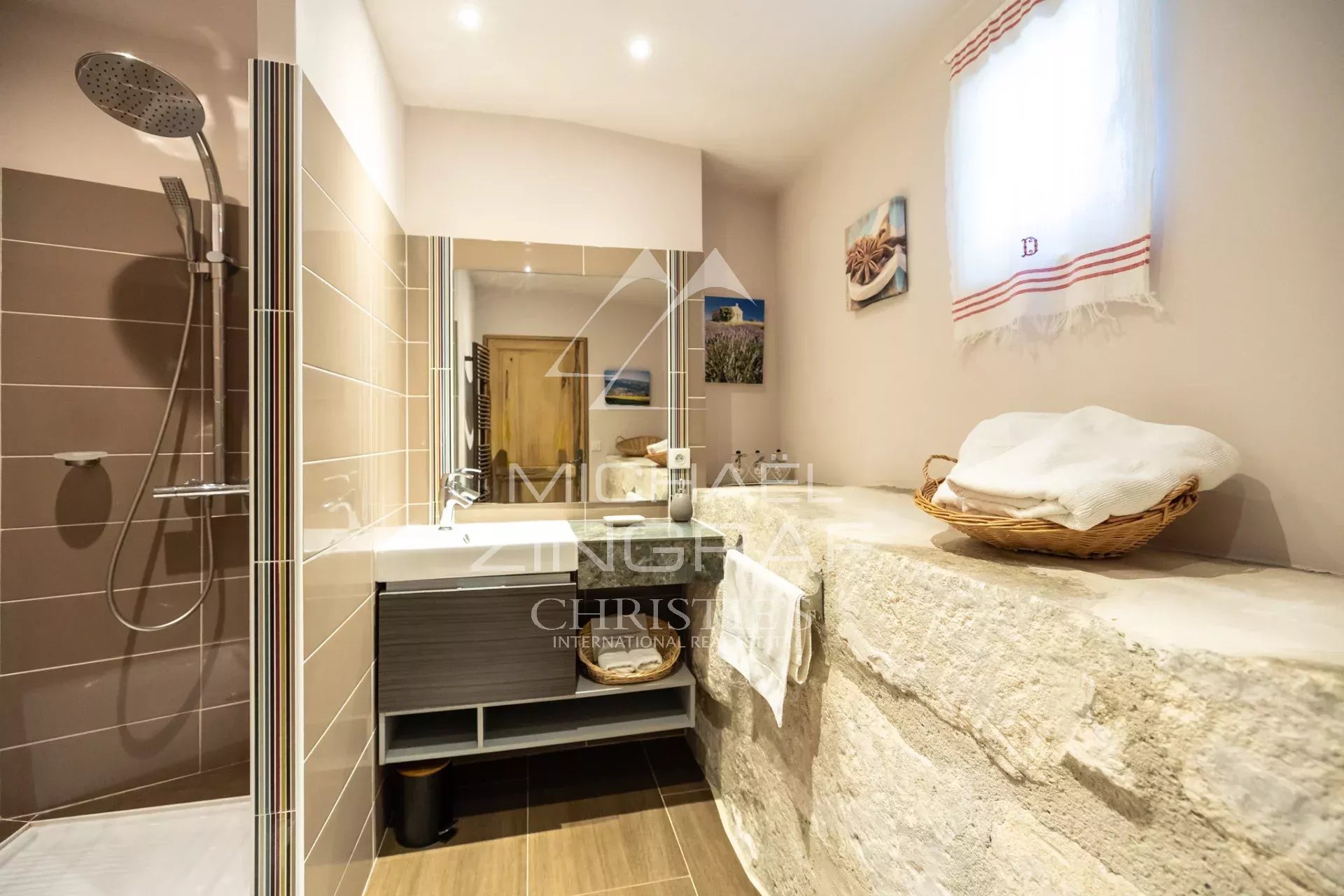 ENCHERES - MAISON DE VILLAGE D'EXCEPTION, PROCHE SAINT-REMY-DE-PROVENCE