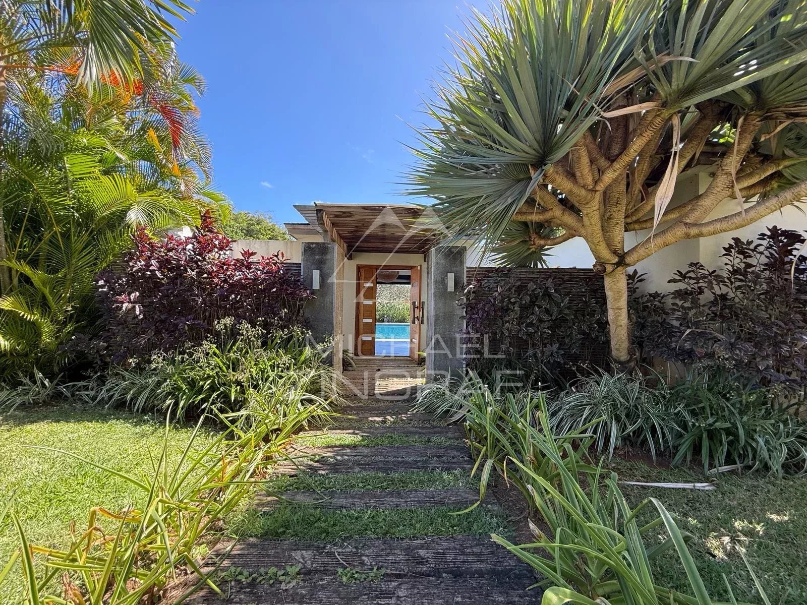 Villa d’Exception au Bord d’un Barachois à Calodyne