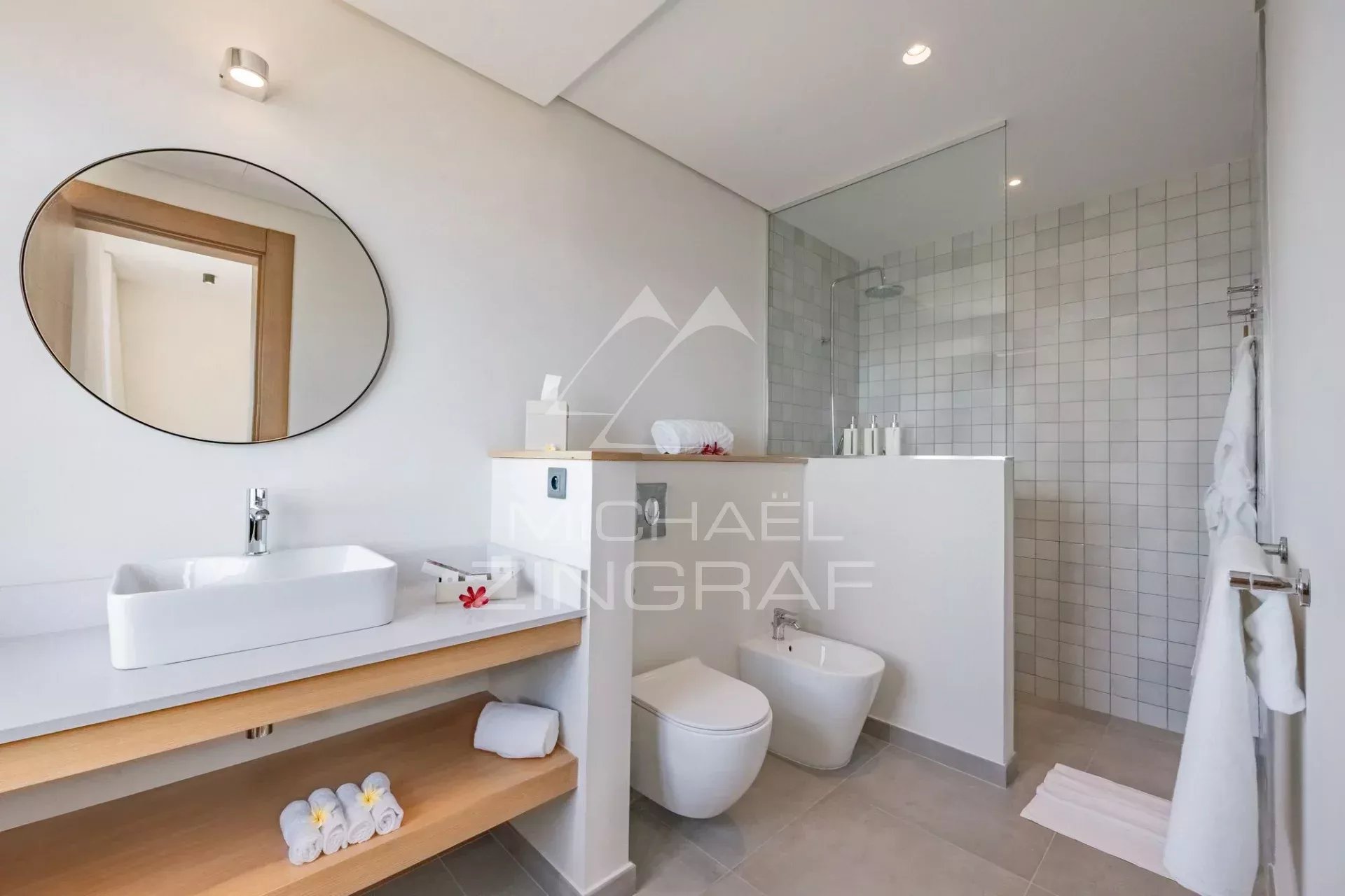 Puppen 5 -Bedroom Villa - Black Riviere