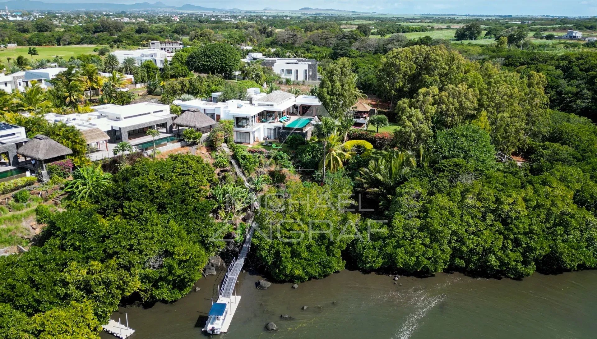 Villa d'Exception à Azuri – Luxe Absolu entre Golf, Lagon et Marina