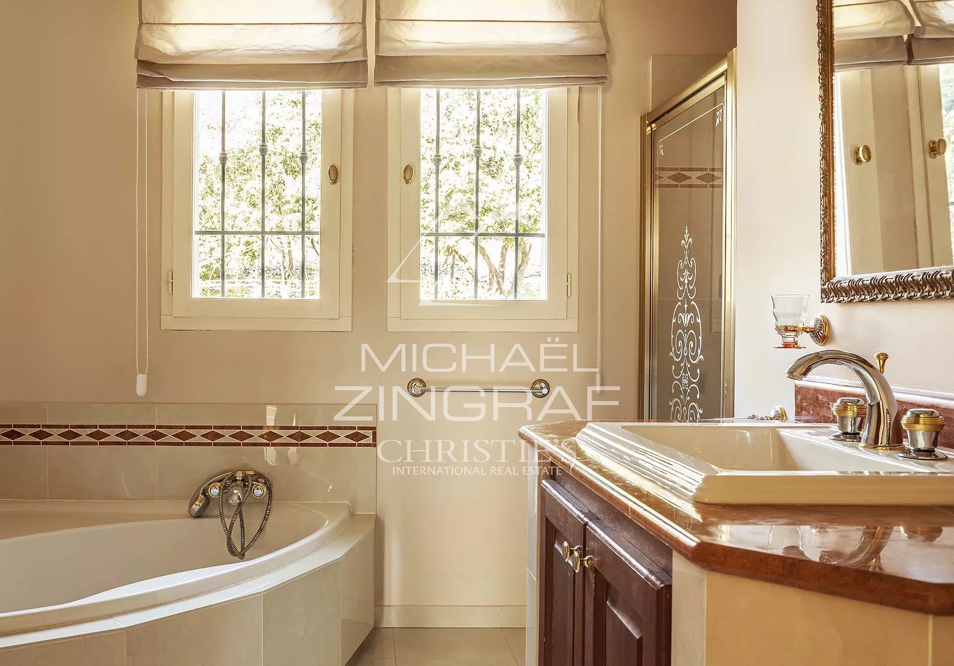 Edles Anwesen in einem grünen Paradies