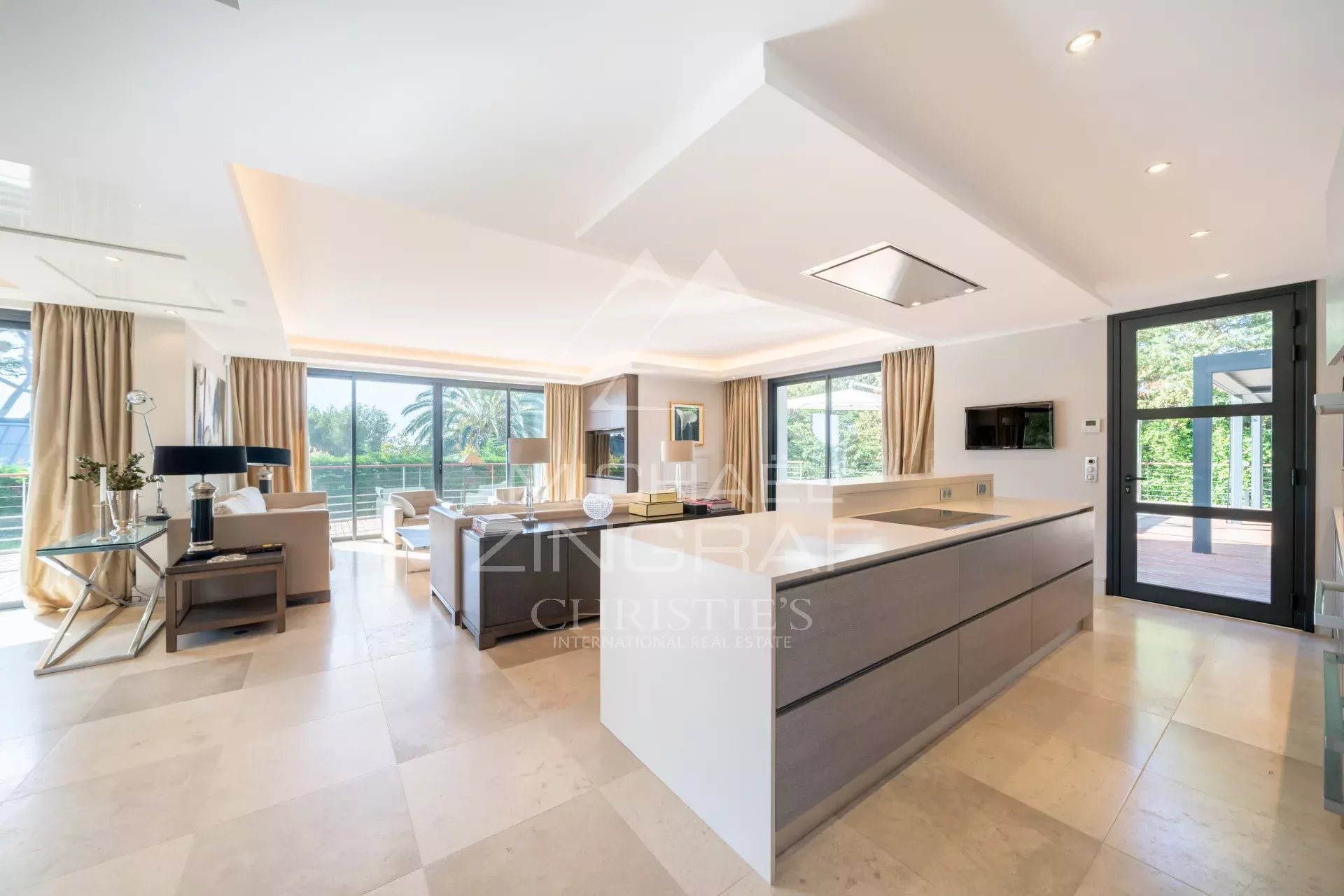 Modern renovierte Villa nahe der Strände von Garoupe