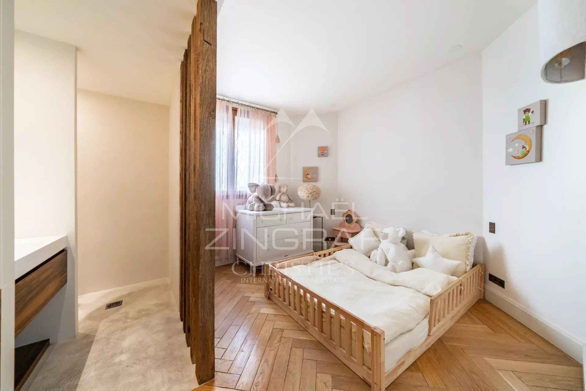 Cannes – Proche Croisette – Élégant rez-de-jardin avec piscine privative