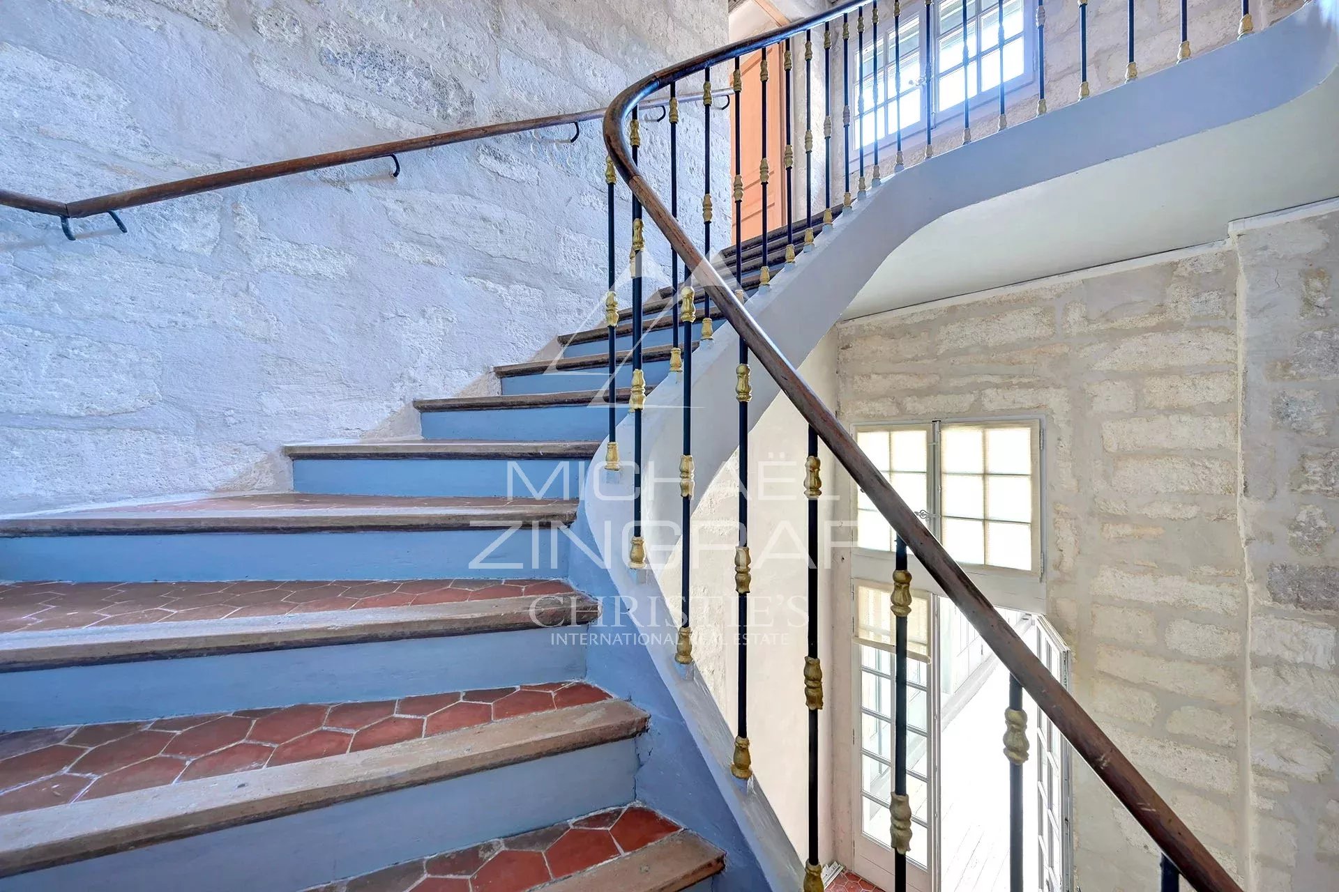 Avignon 17th century mansion - Large apartment with terrace