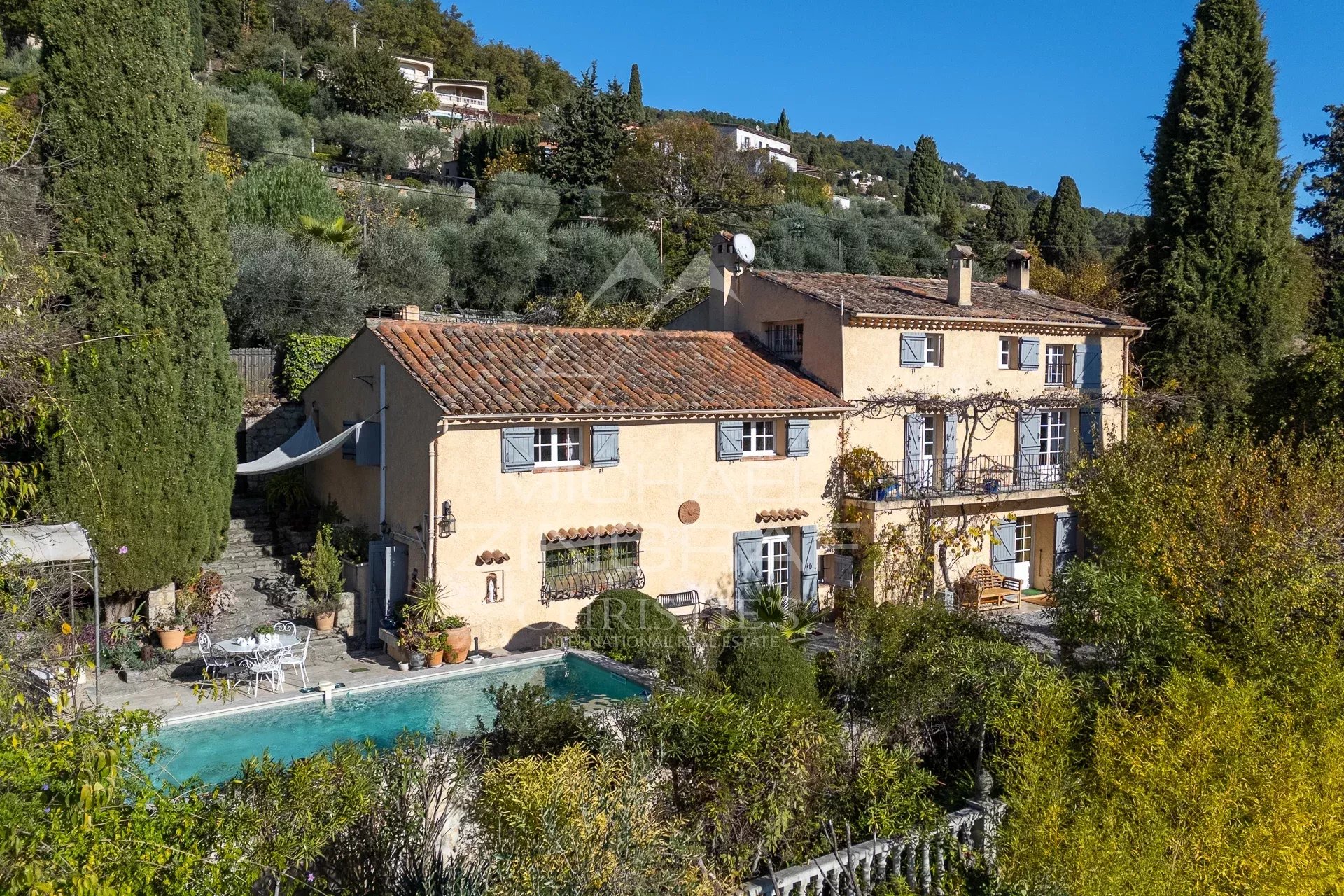 Charmantes Bauernhaus aus dem 18. Jahrhundert mit Pool und Meerblick
