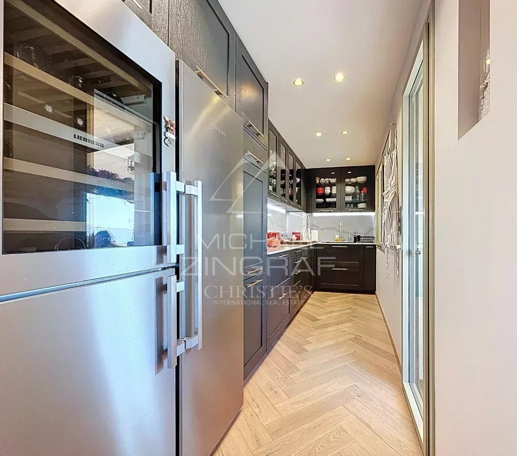 Juan-les-Pins – Außergewöhnliche Wohnung im obersten Stockwerk, großzügige Räume, Sonne und Meerblick