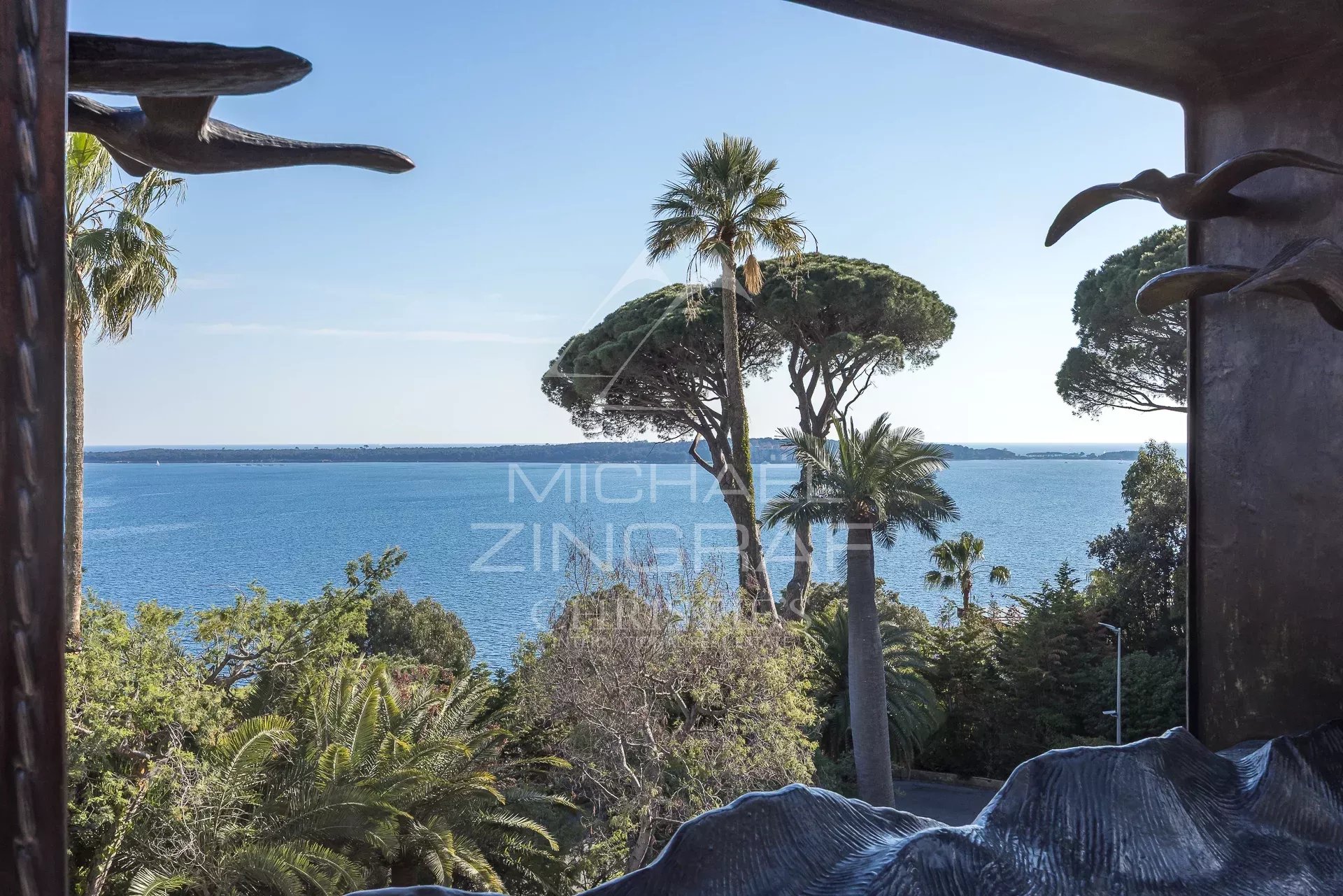Cannes – Private and Gated Estate – Panoramic Sea View