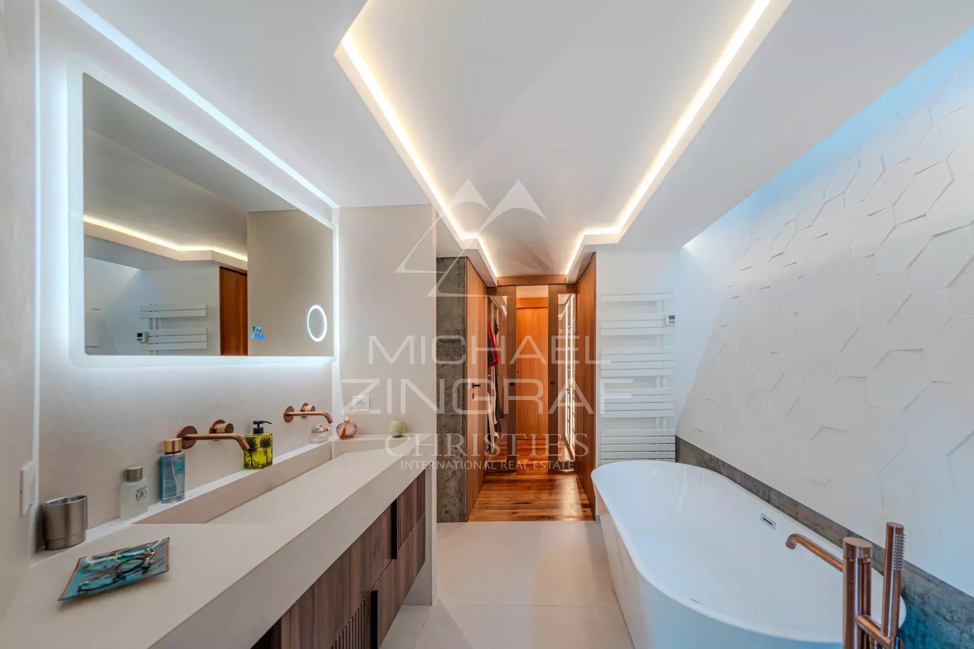 Mougins - Villa d'architecte située dans un domaine privé aux portes de Cannes