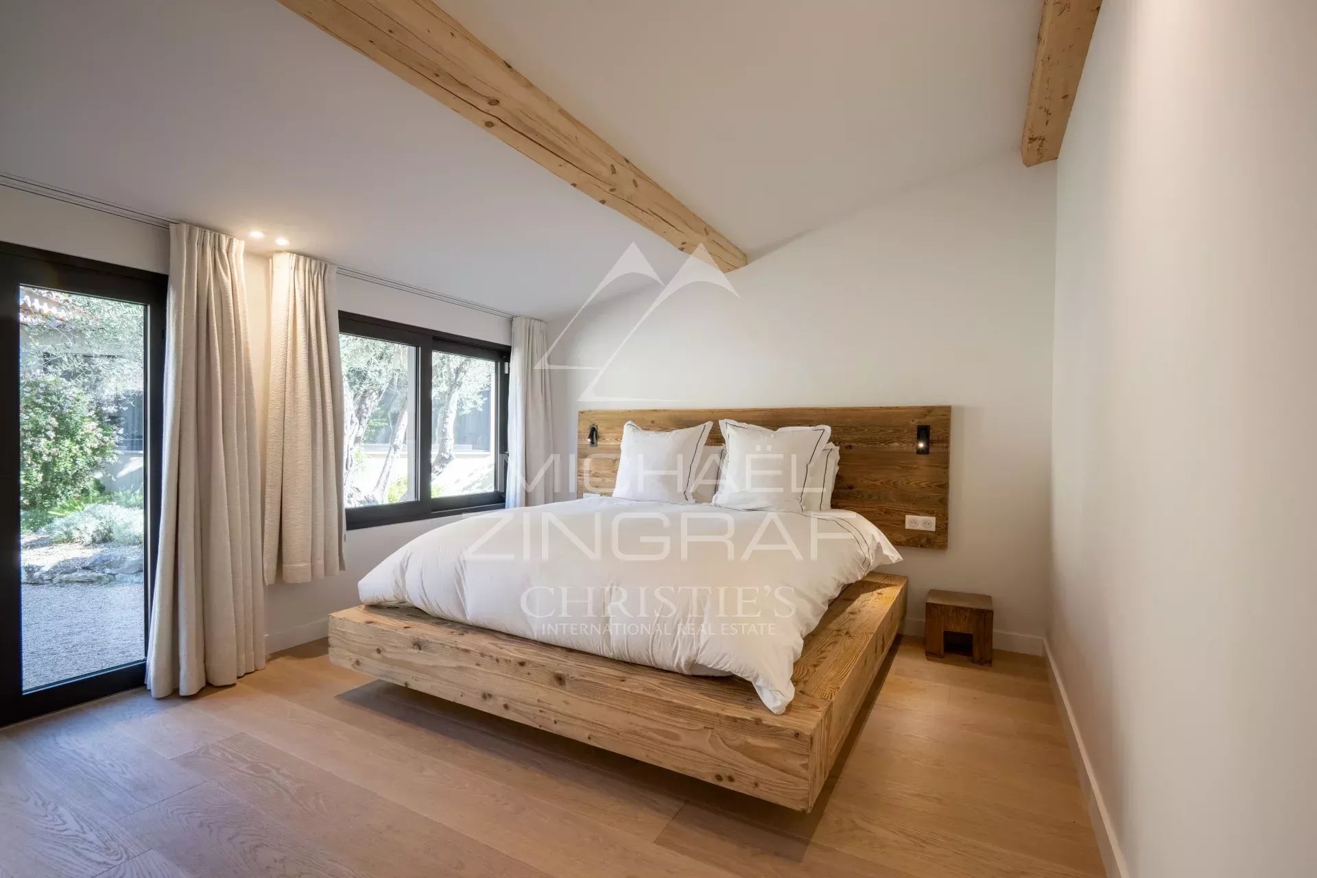 Proche Valbonne – Superbe propriété entièrement rénovée – 5 chambres