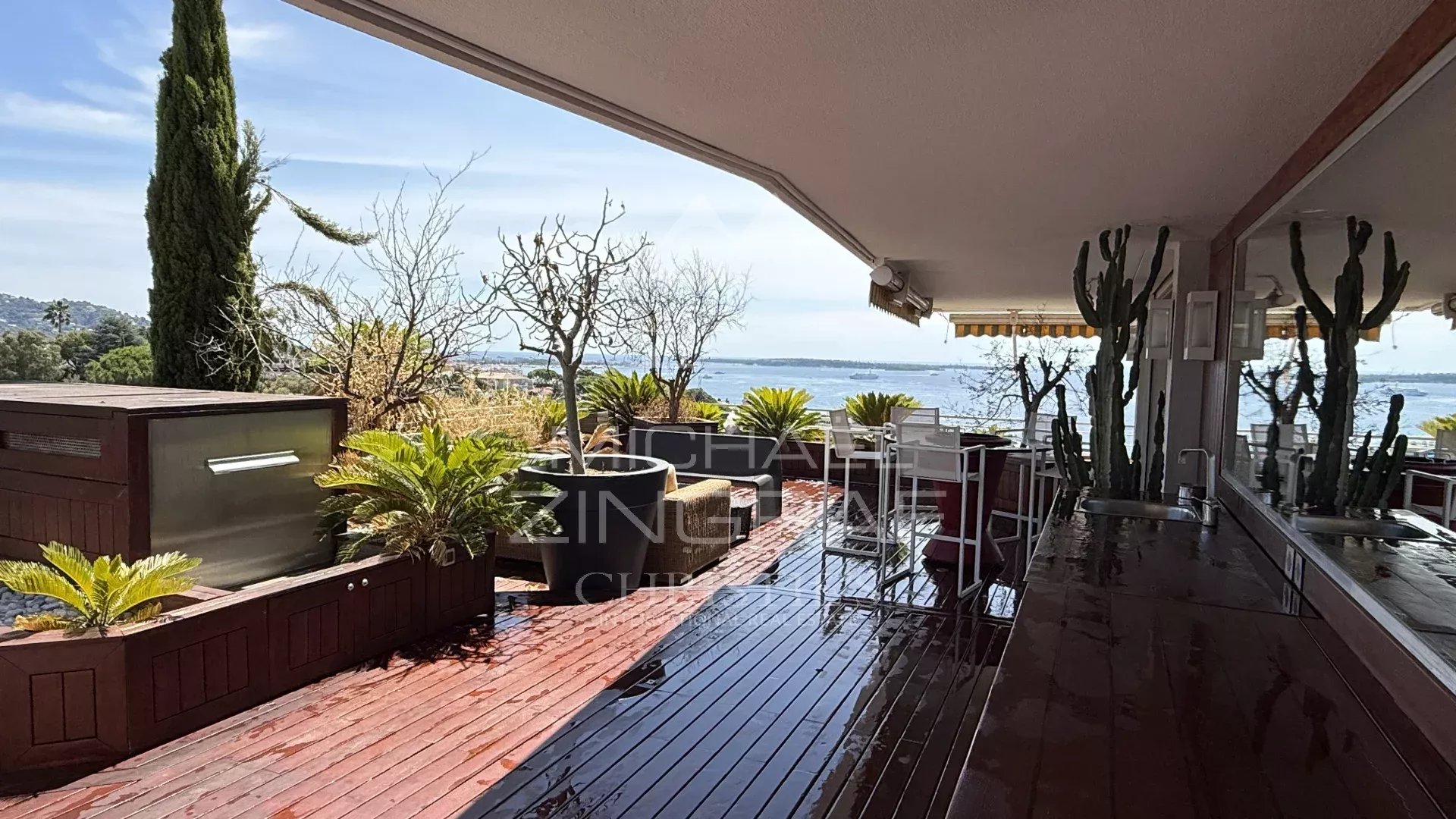 CANNES, CROIX DES GARDES – PANORAMABLICK AUF DAS MEER