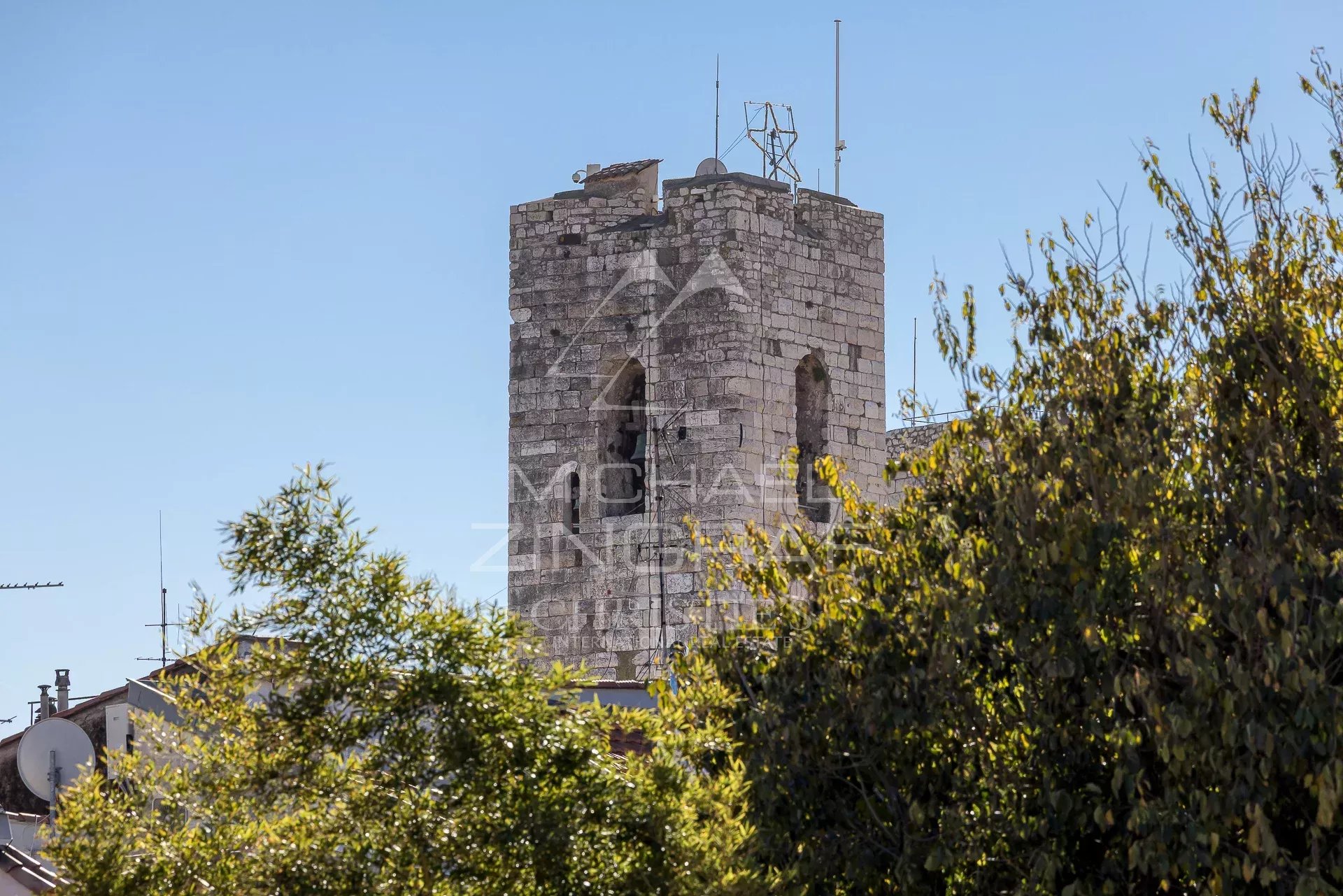 Appartement d’exception – Vieille Ville d’Antibes – Dernier étage – Terrasses – Vue panoramique