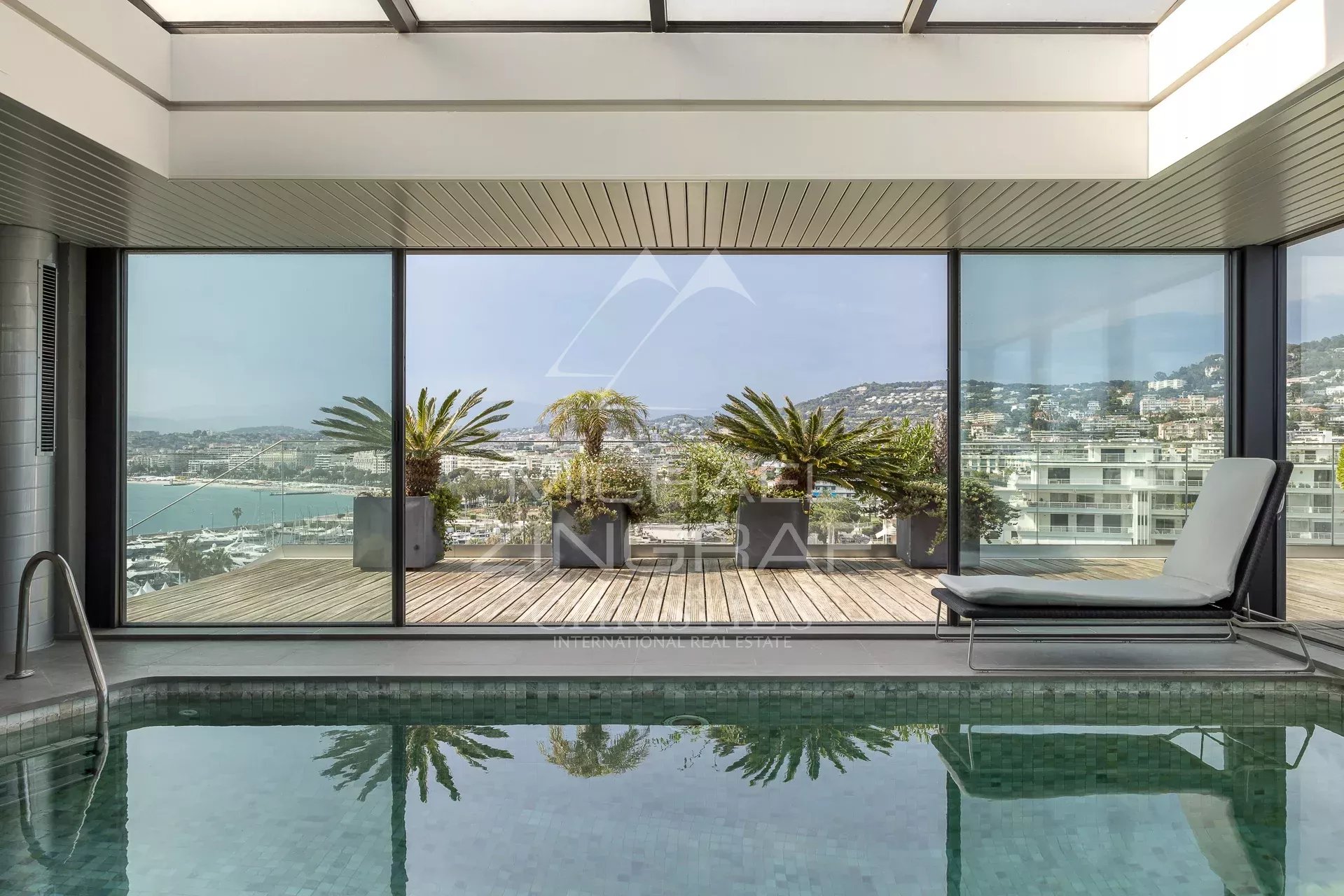 Cannes Croisette – Palm Beach – Exceptional penthouse with panoramic ocean views