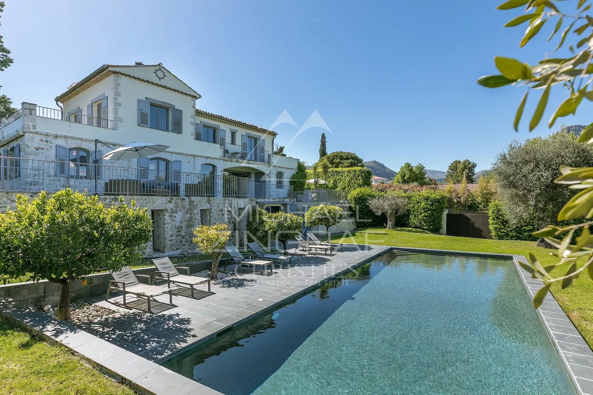 Proche Saint-Paul de Vence - Superbe propriété d’architecte