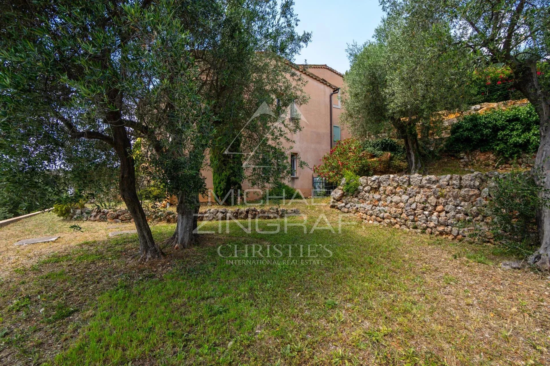 Elegant Provençal villa