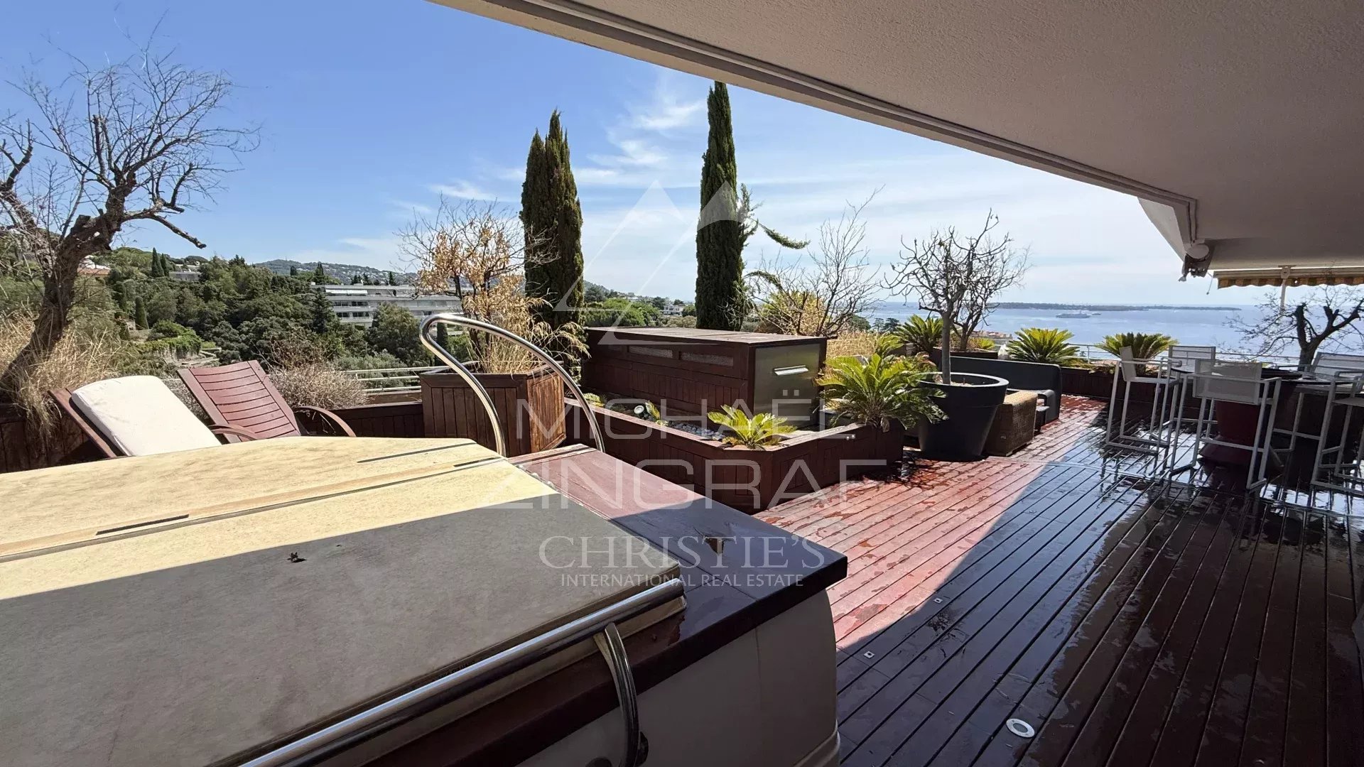 CANNES, CROIX DES GARDES – PANORAMABLICK AUF DAS MEER