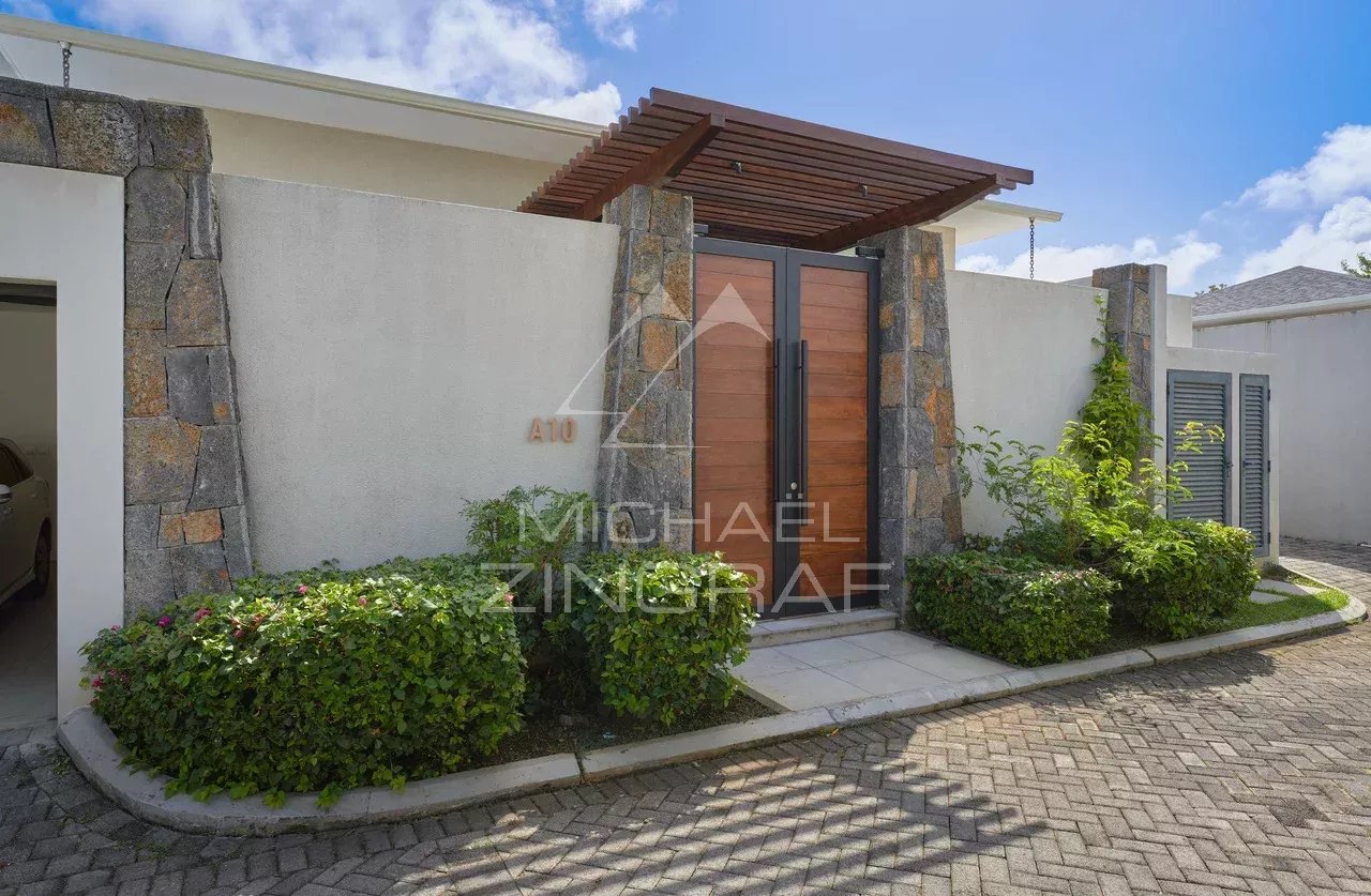 Villa avec piscine dans une résidence sécurisée à Péreybère