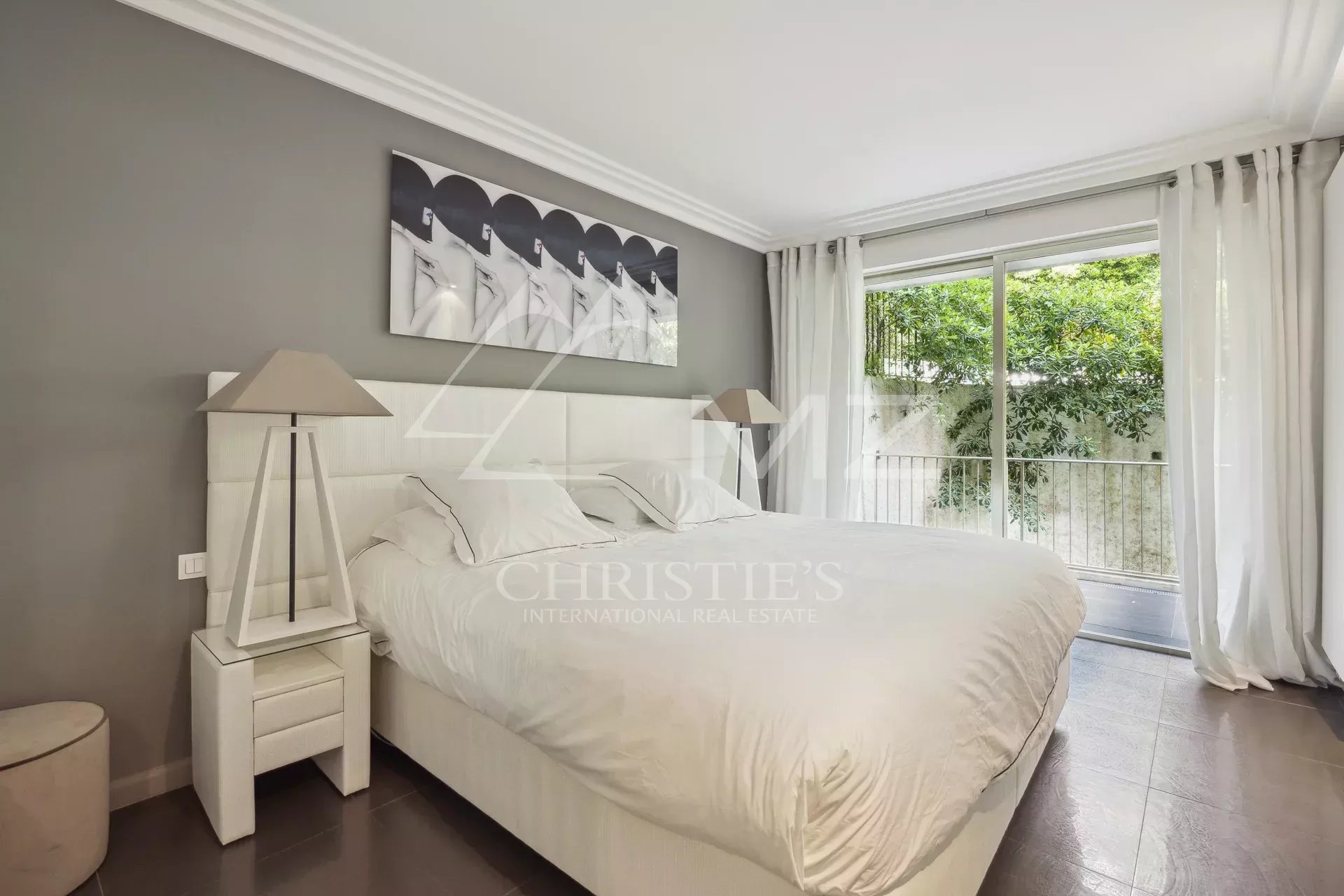 Superb contemporary 3-room apartment in perfect condition