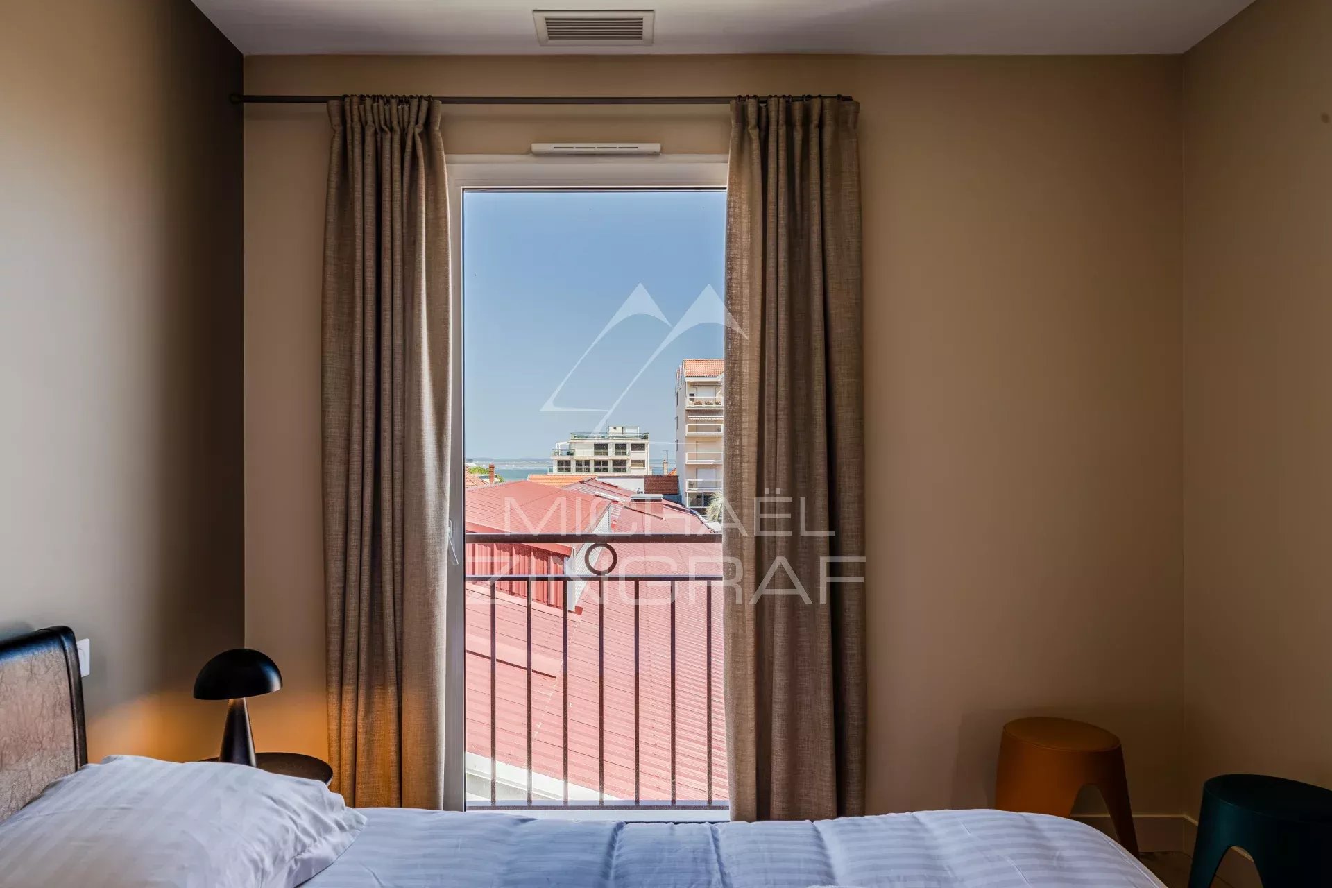 Arcachon center, apartment with basin glimpses, garage and private elevator