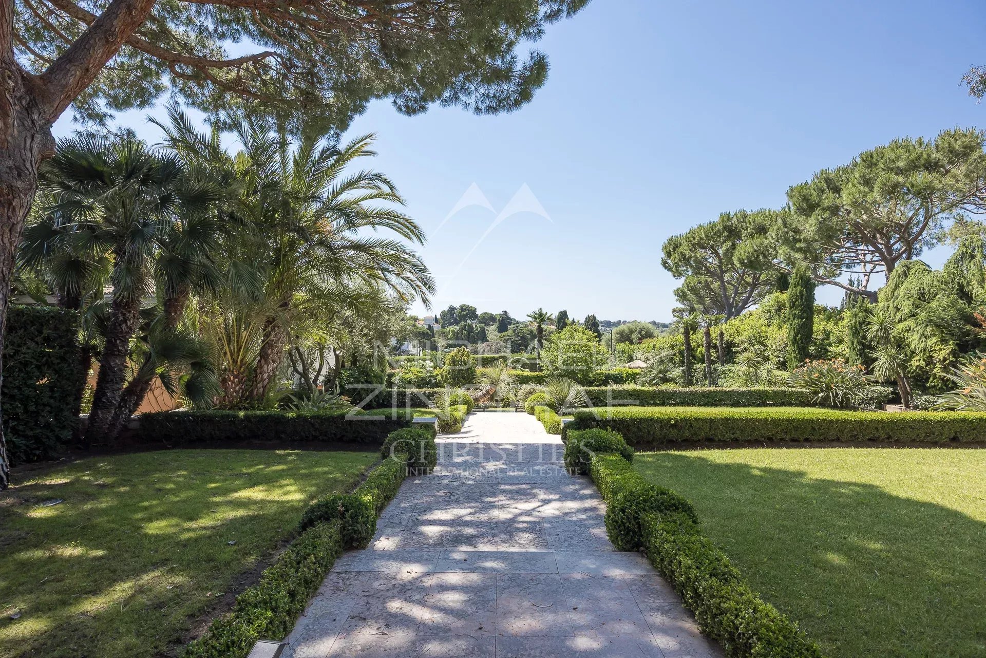 Cap d’Antibes – Zeitgenössische Eleganz in einer privaten und gesicherten Domäne