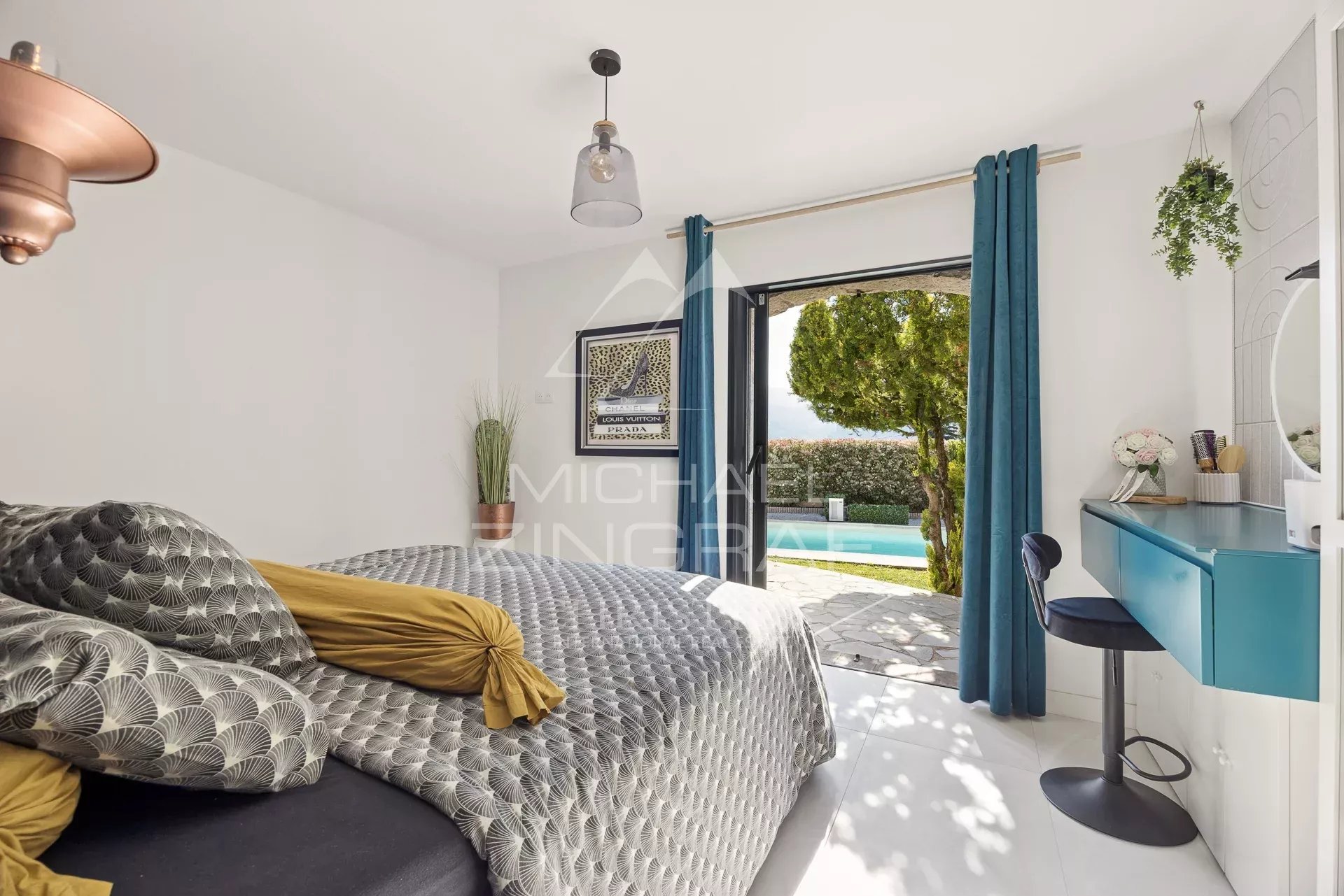 Proche Nice - Propriété de plain pied entièrement rénovée