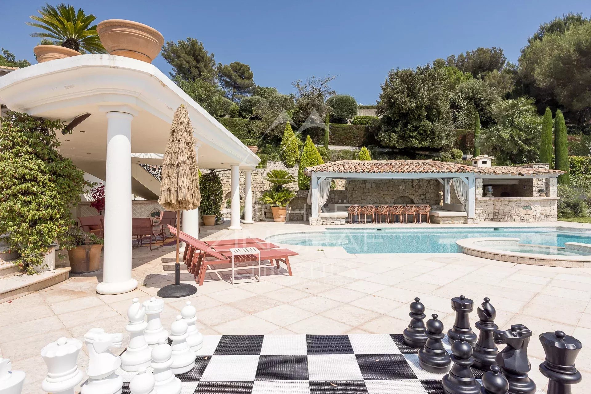 Proche Saint-Paul de Vence - Domaine fermé