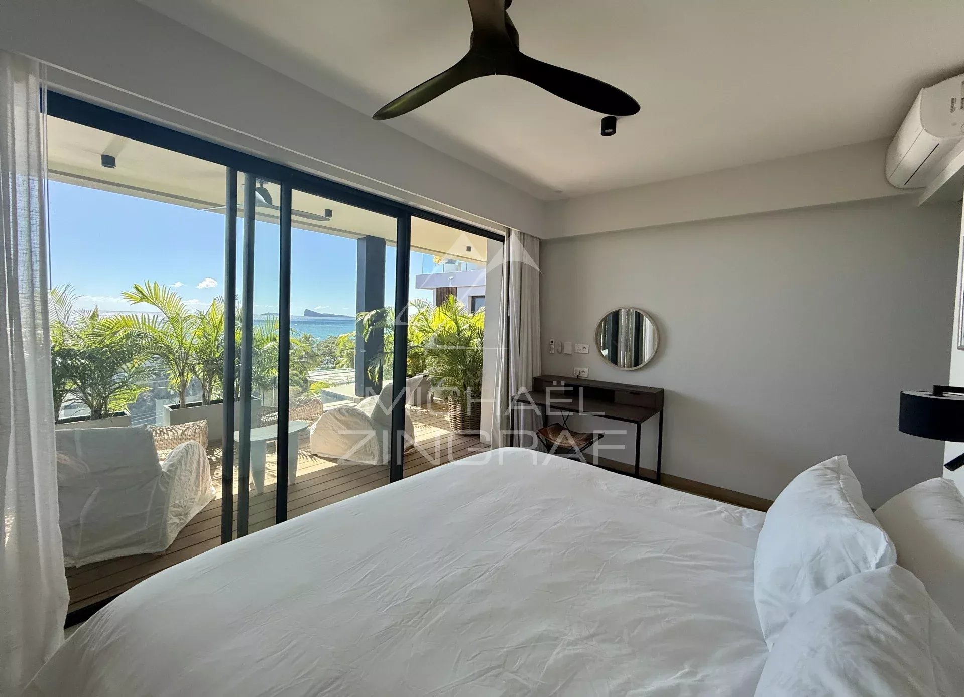 Luxury Penthouse with Sea Views – Pointe aux Canonniers