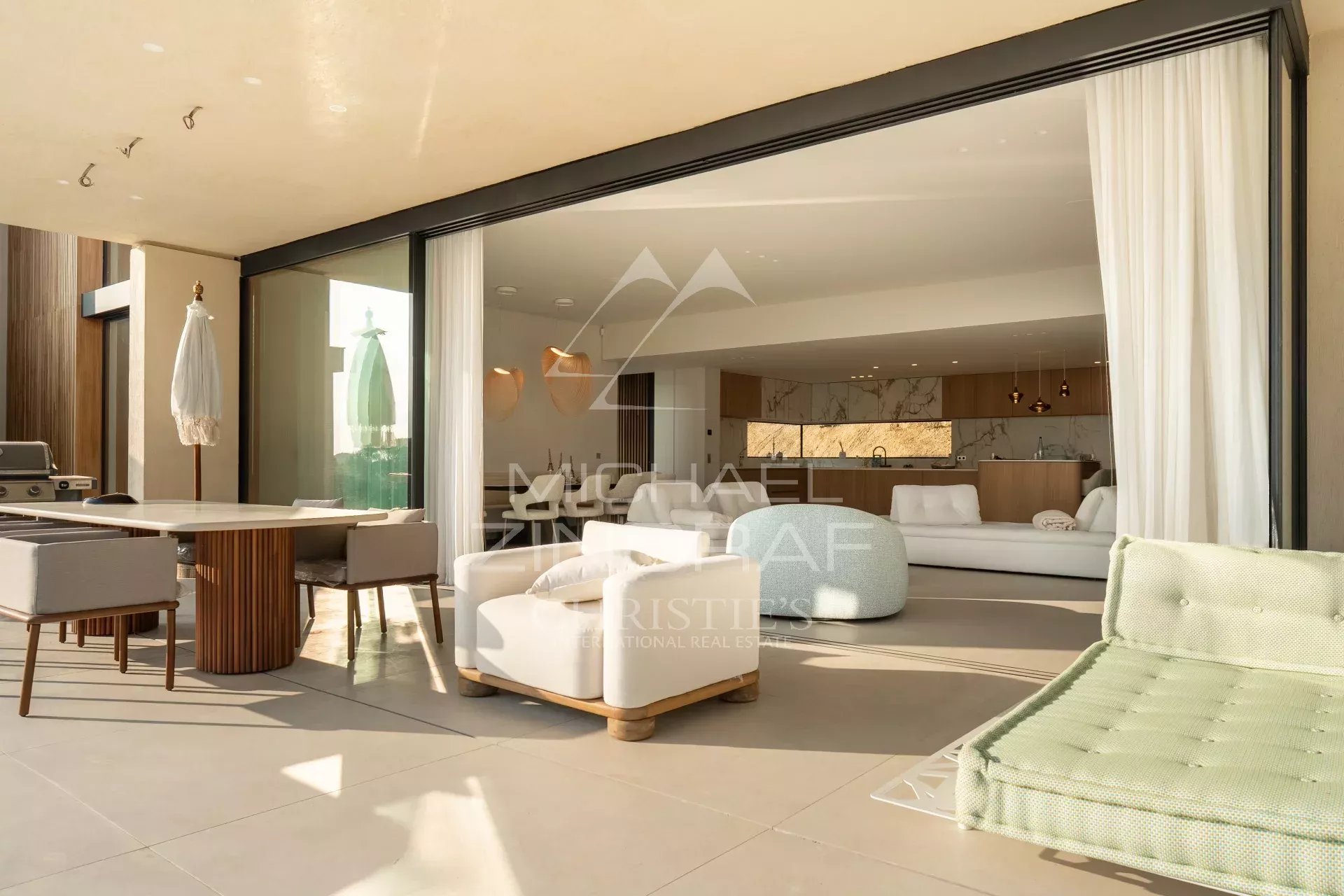 La Réserve - An Iconic Contemporary Residence with Panoramic Sea Views