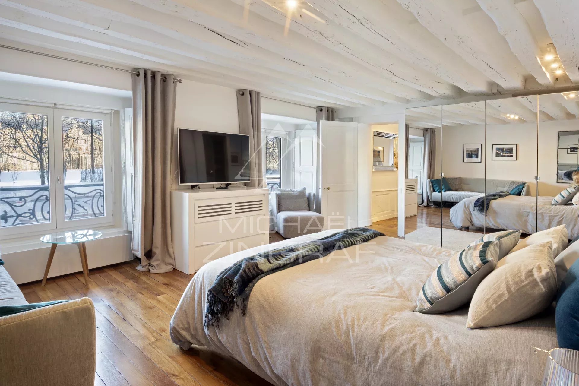 A vendre - Quai Voltaire - 2 suites - Parfait état - Vue Scène