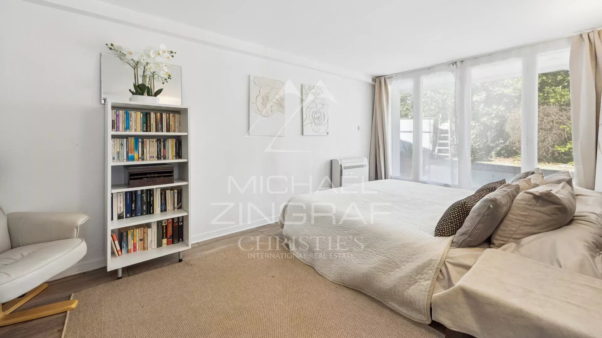 Roquefort-les-Pins – Elegant family property in the heart of a sought-after residential area