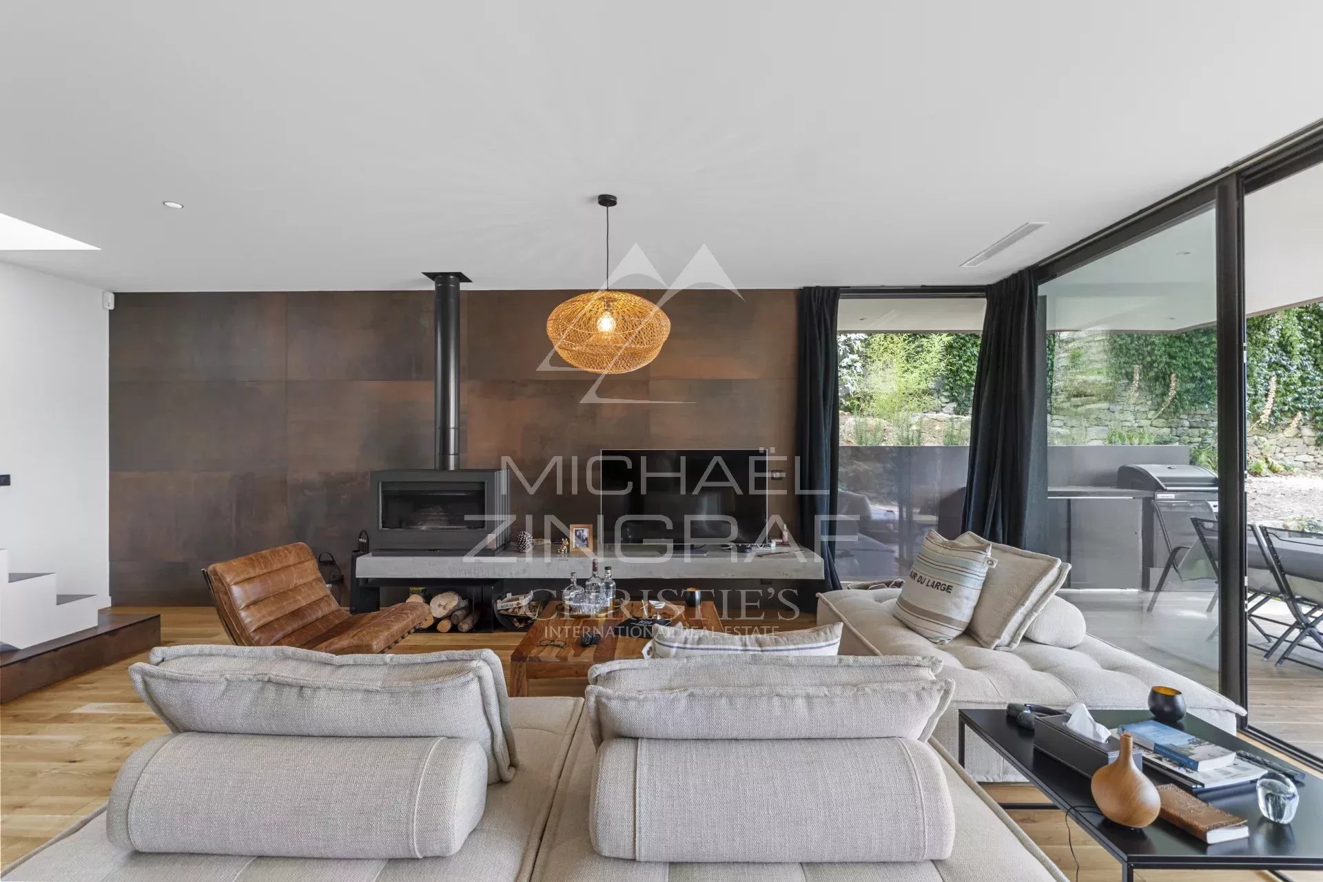 Elegant Contemporary Villa – Panoramic Views